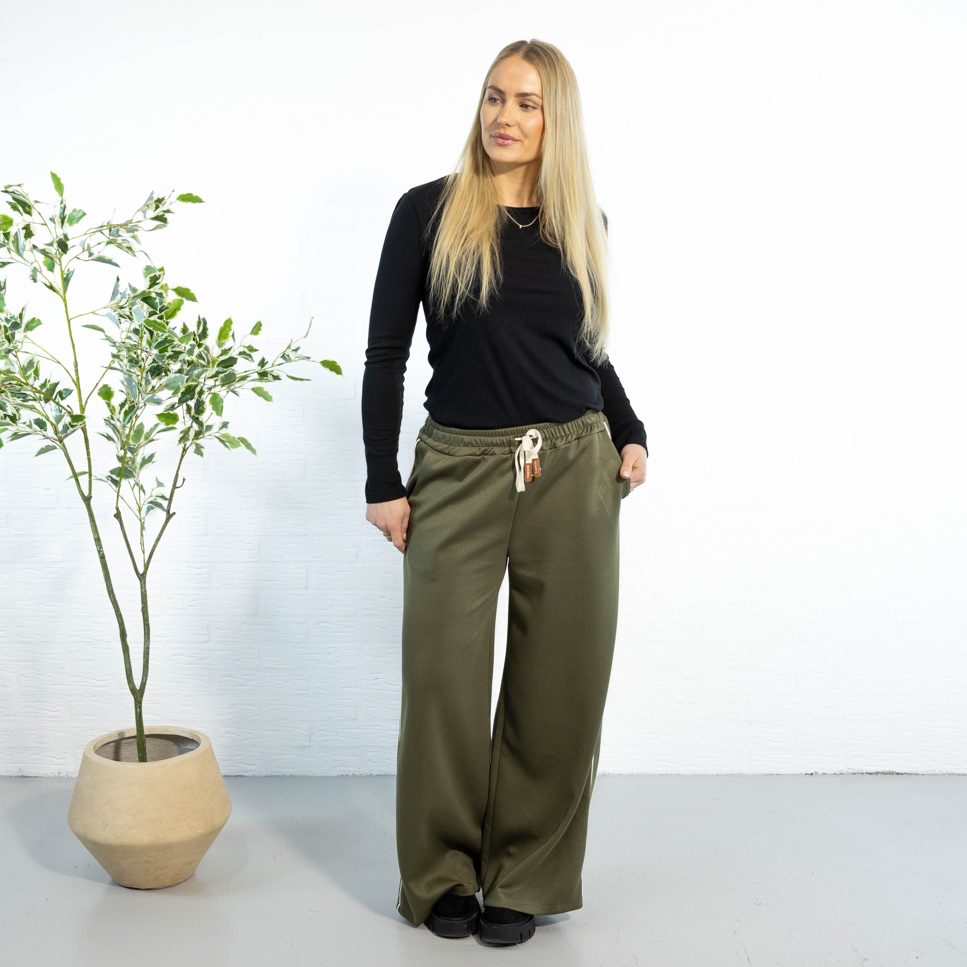 Alexis bukser, Khaki