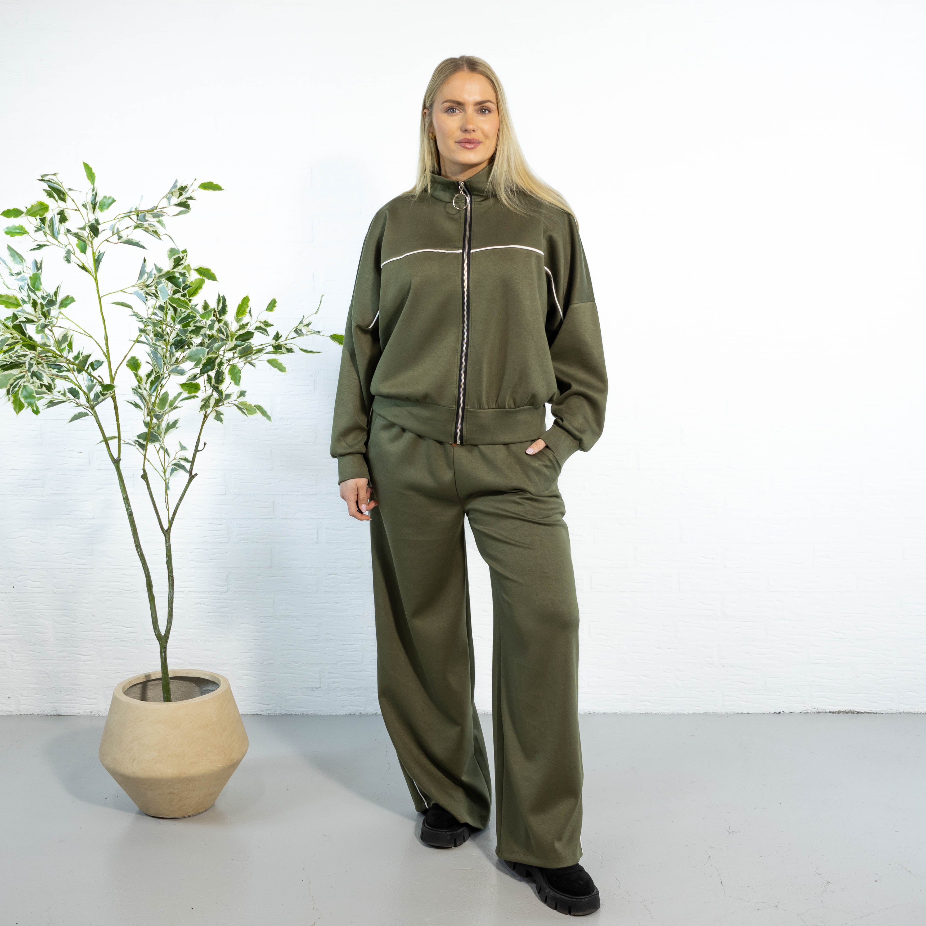 Alexis bukser, Khaki