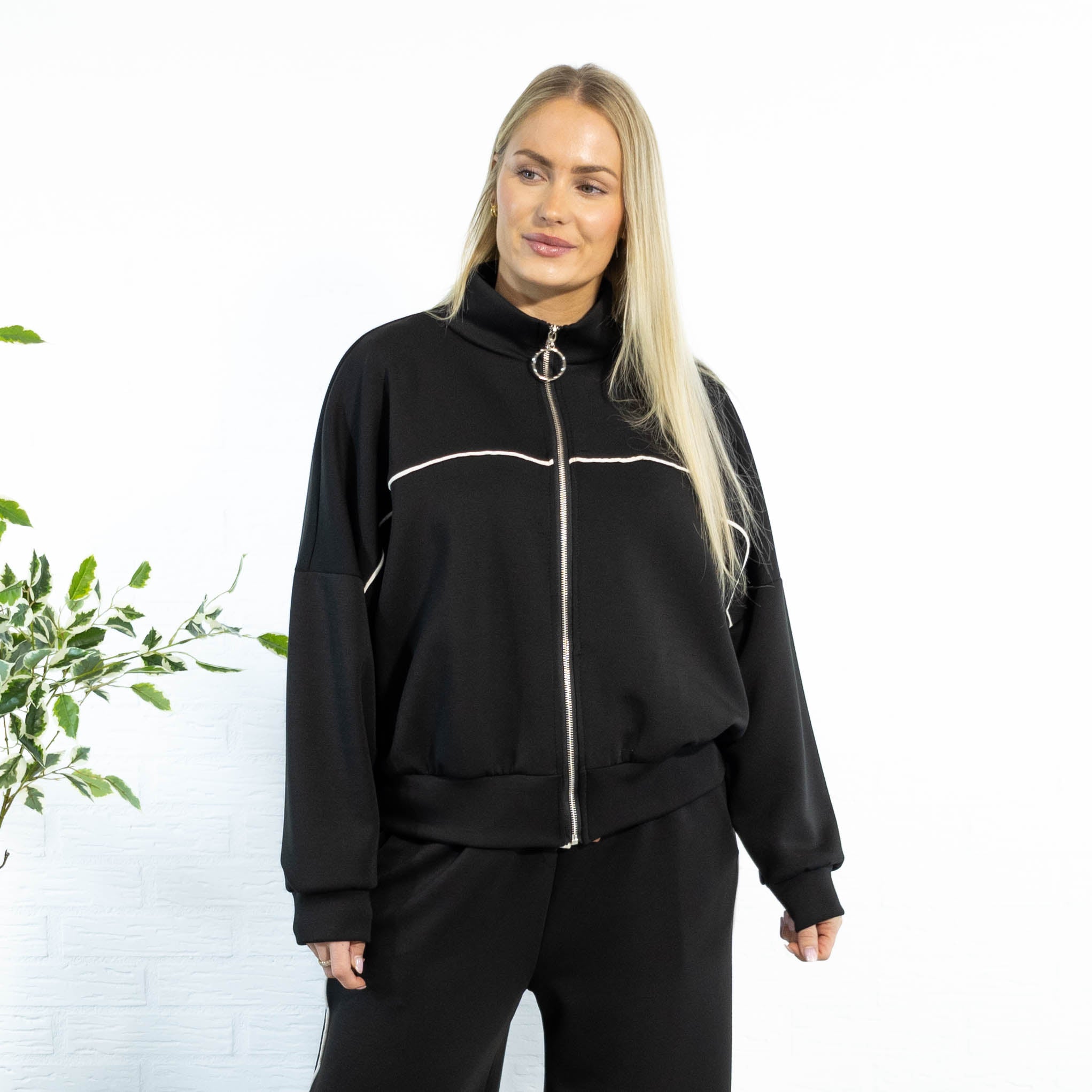 Ama sweatshirt, Sort