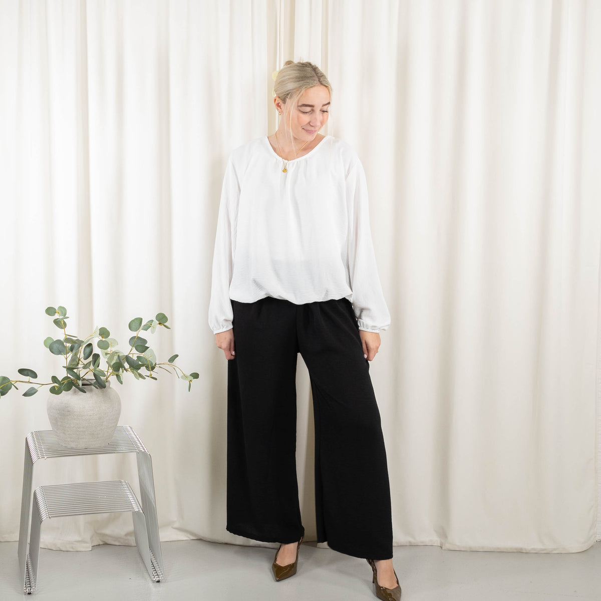 Katrin overdel, Hvid