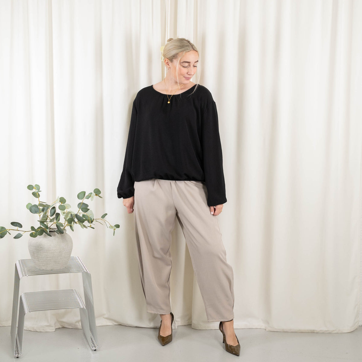 Katrin overdel, Sort