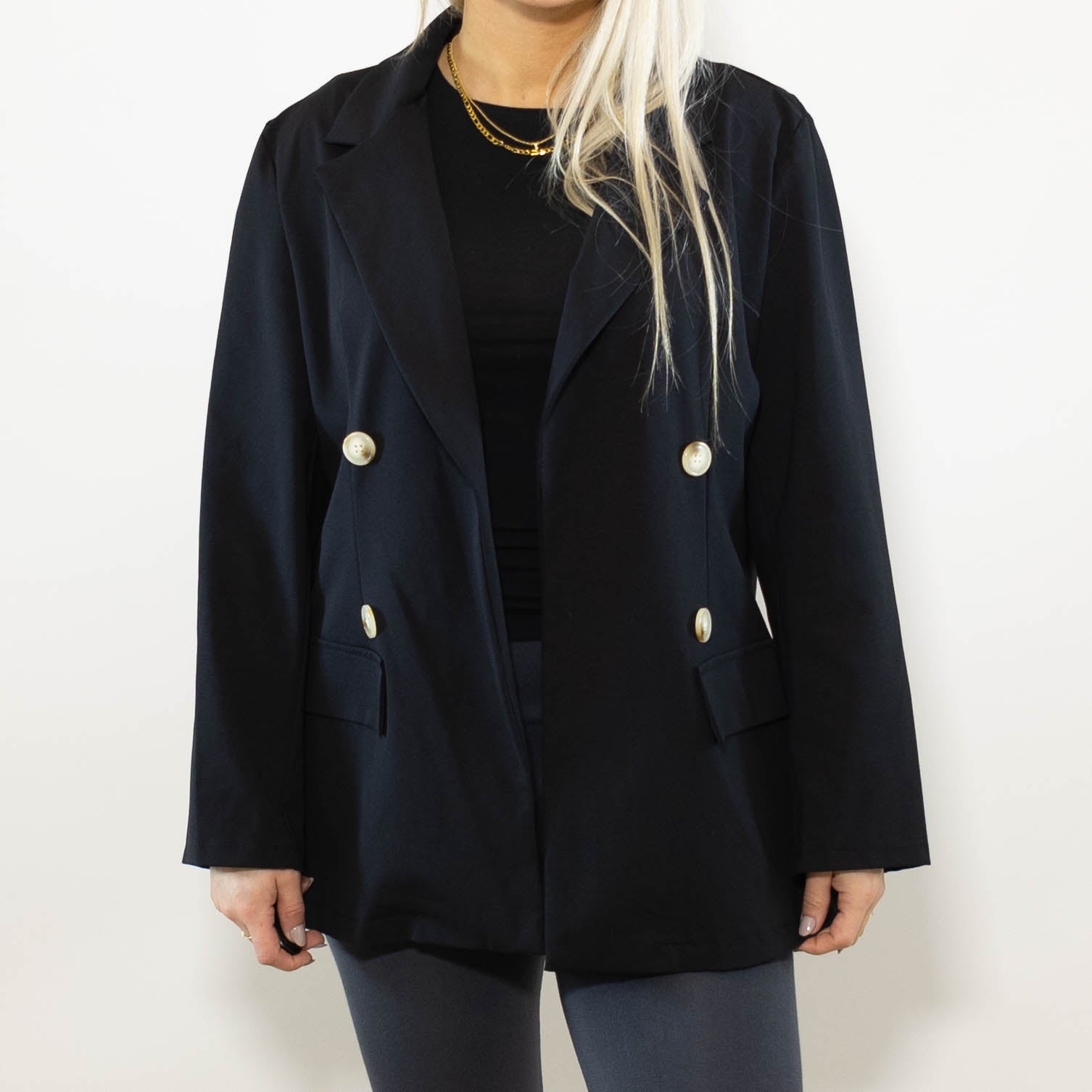 Karen blazer, Sort