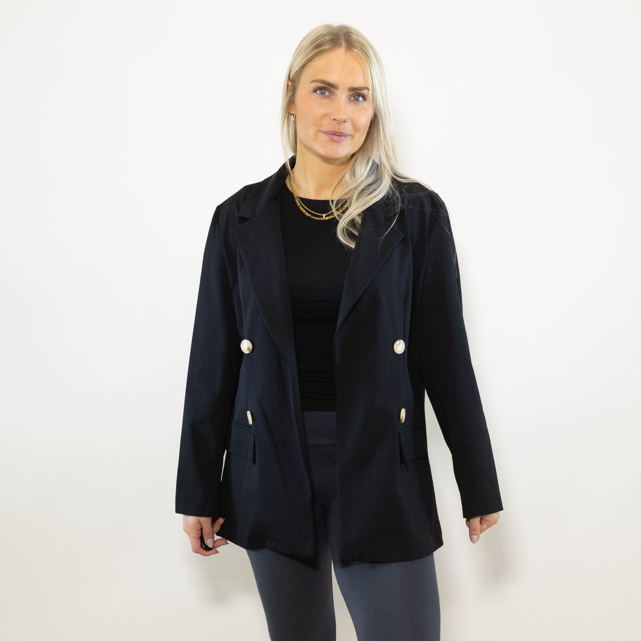 Karen blazer, Sort