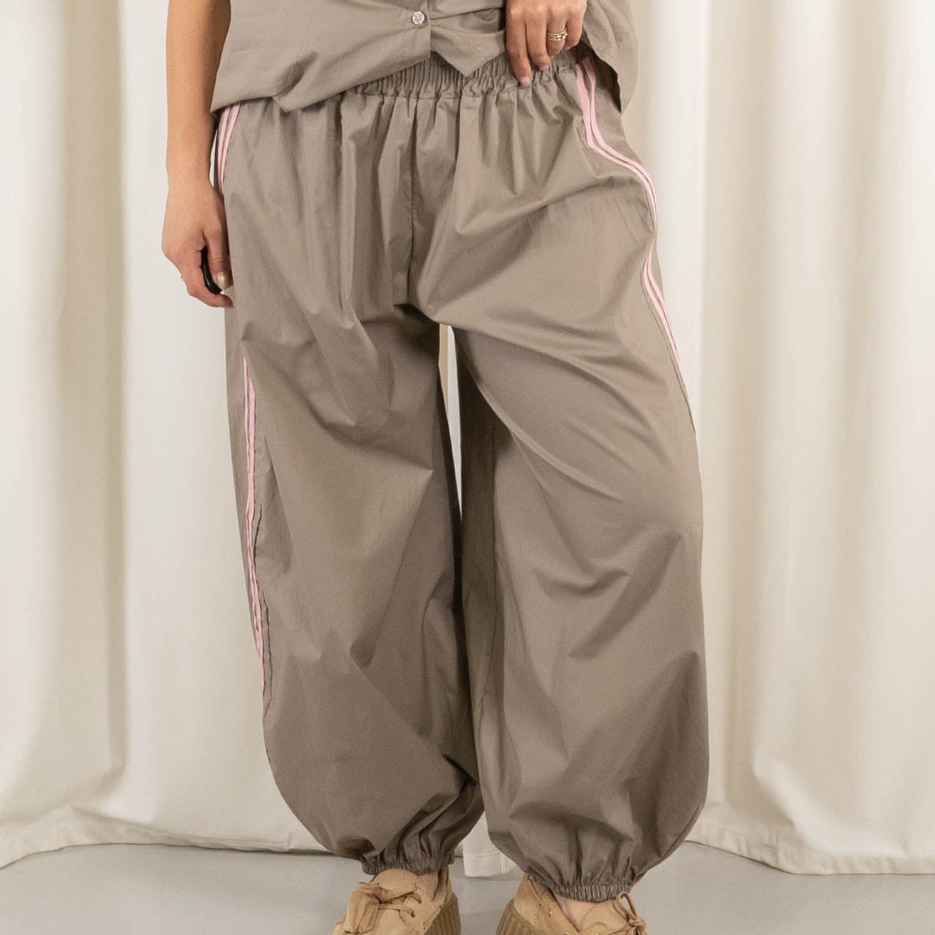 Vanta bukser, Taupe