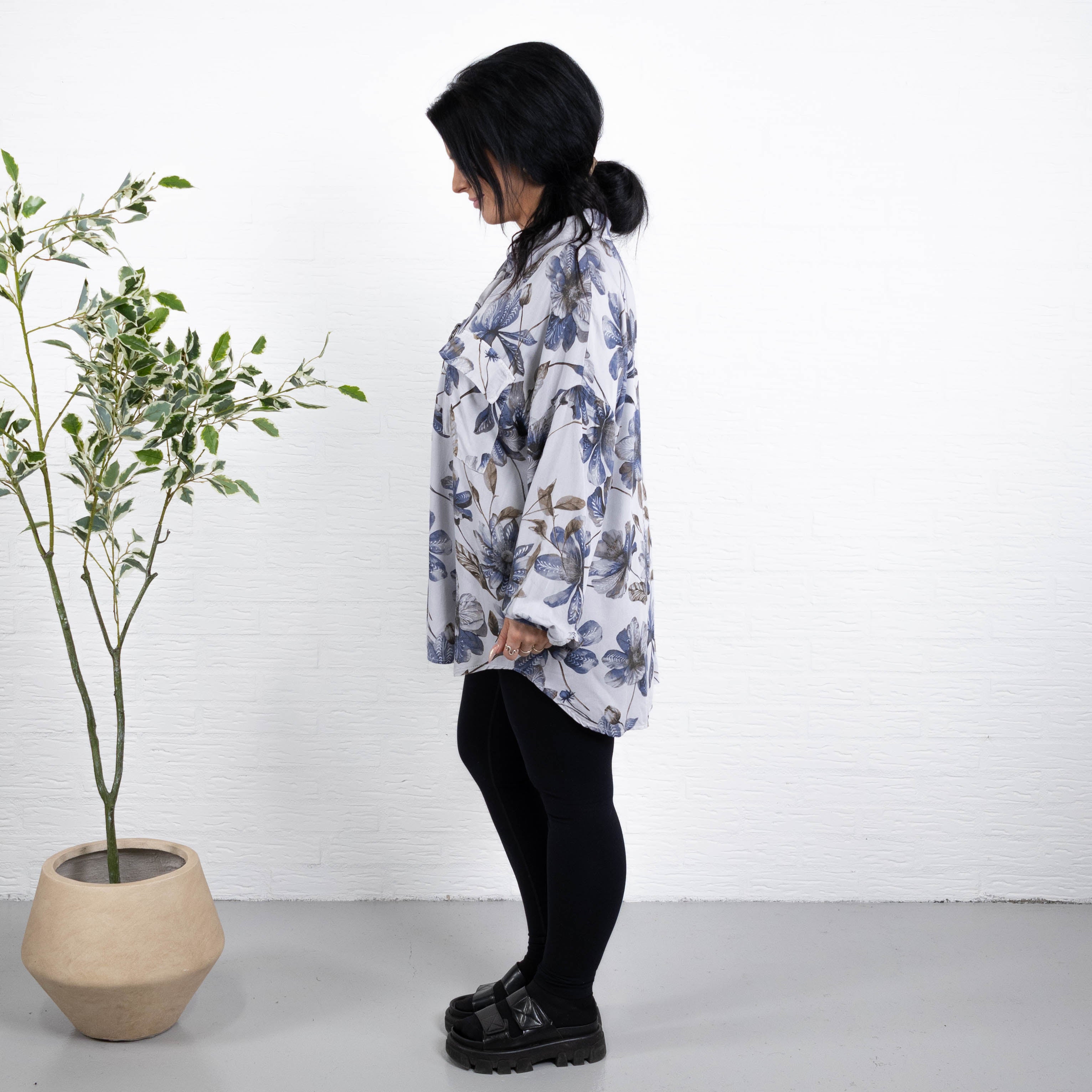 Nura skjorte, Lysegrå