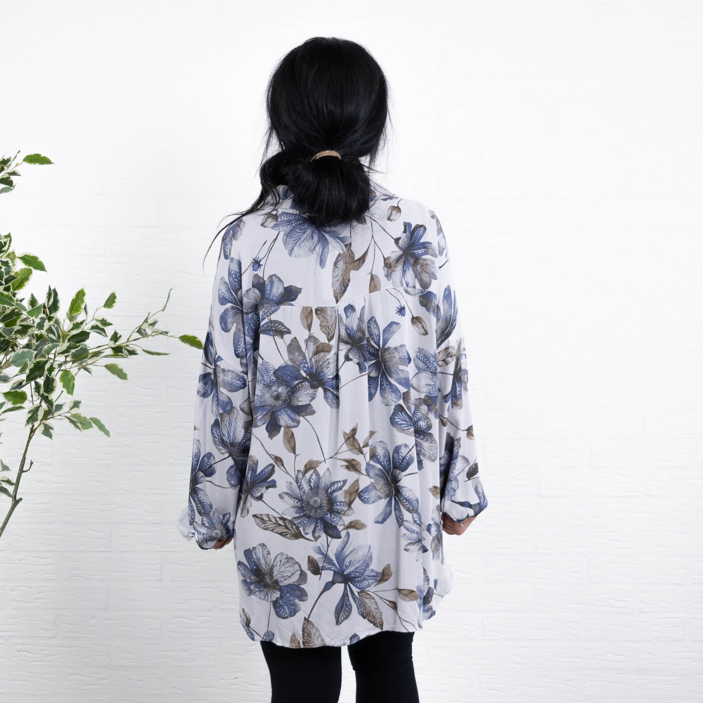 Nura skjorte, Lysegrå