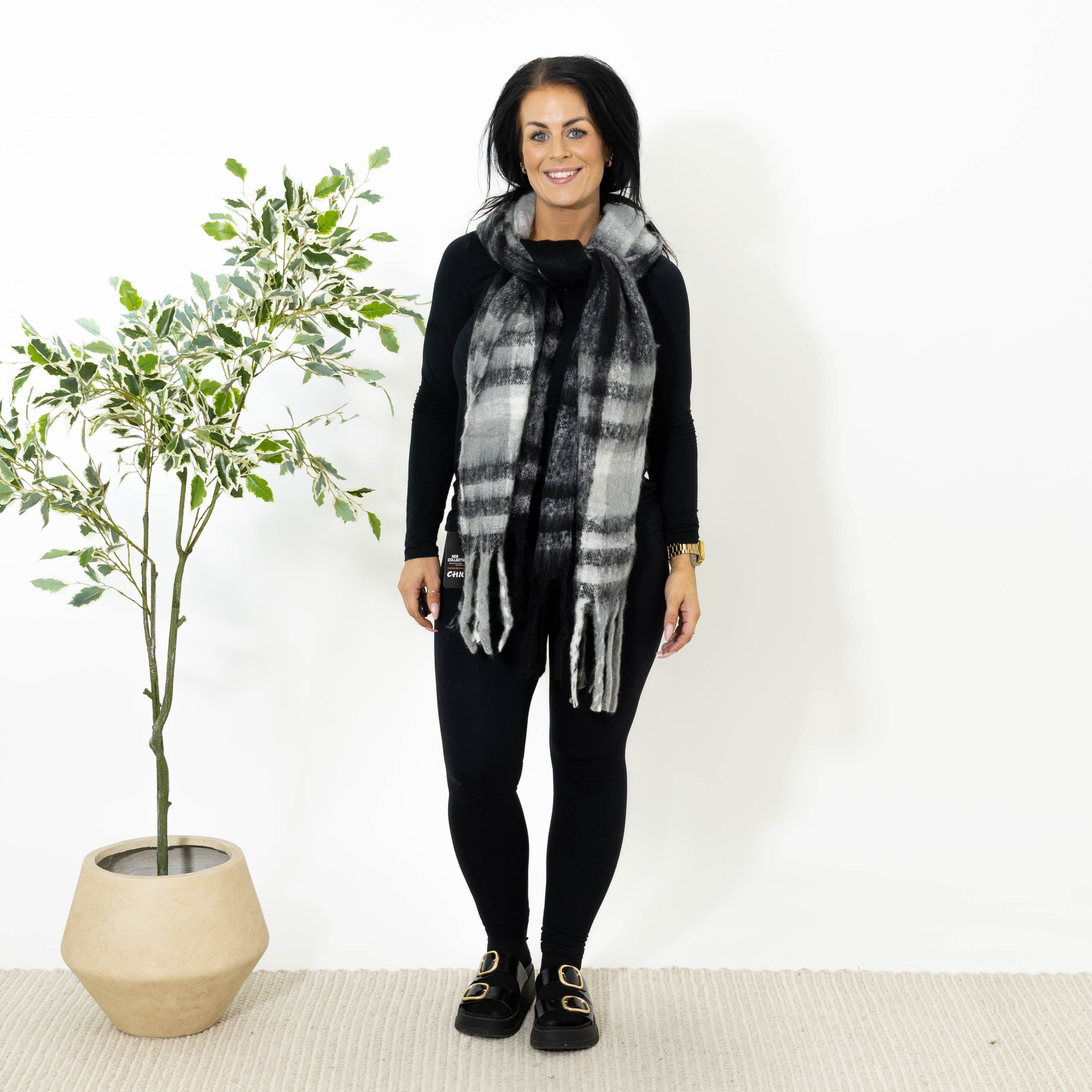 Lonnie tørklæde, Sort