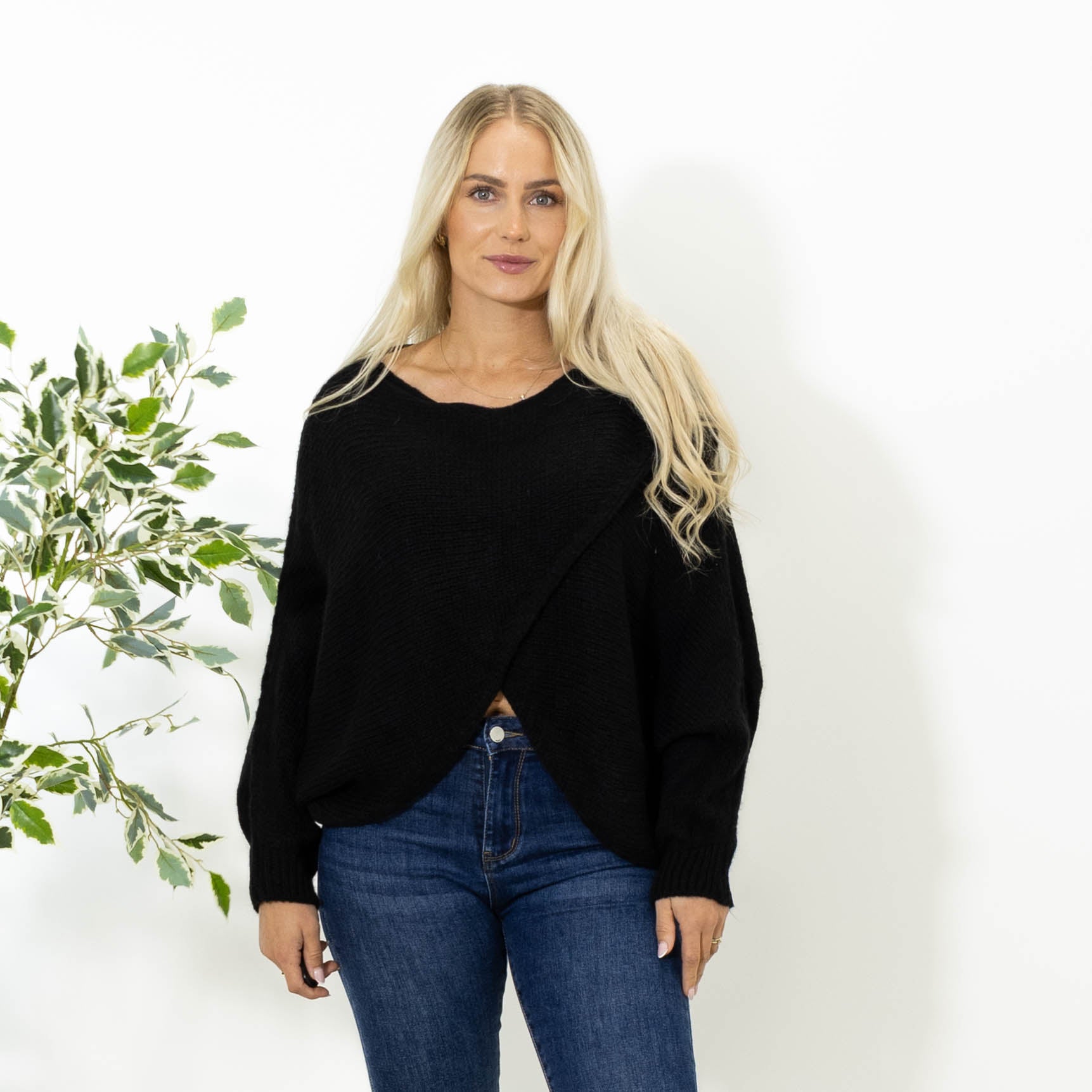 Antonia poncho, Sort