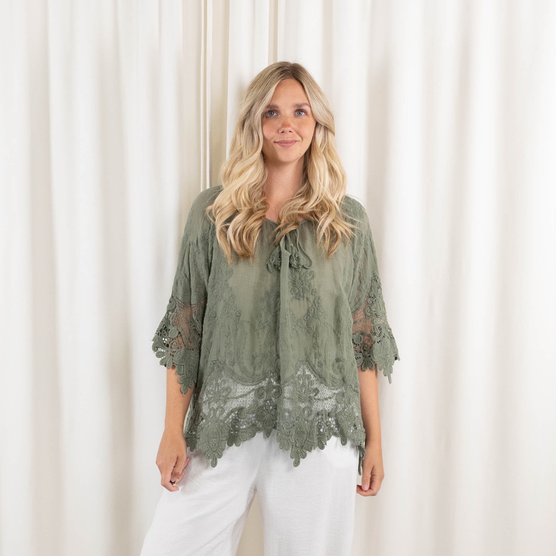 Gillian overdel, Khaki