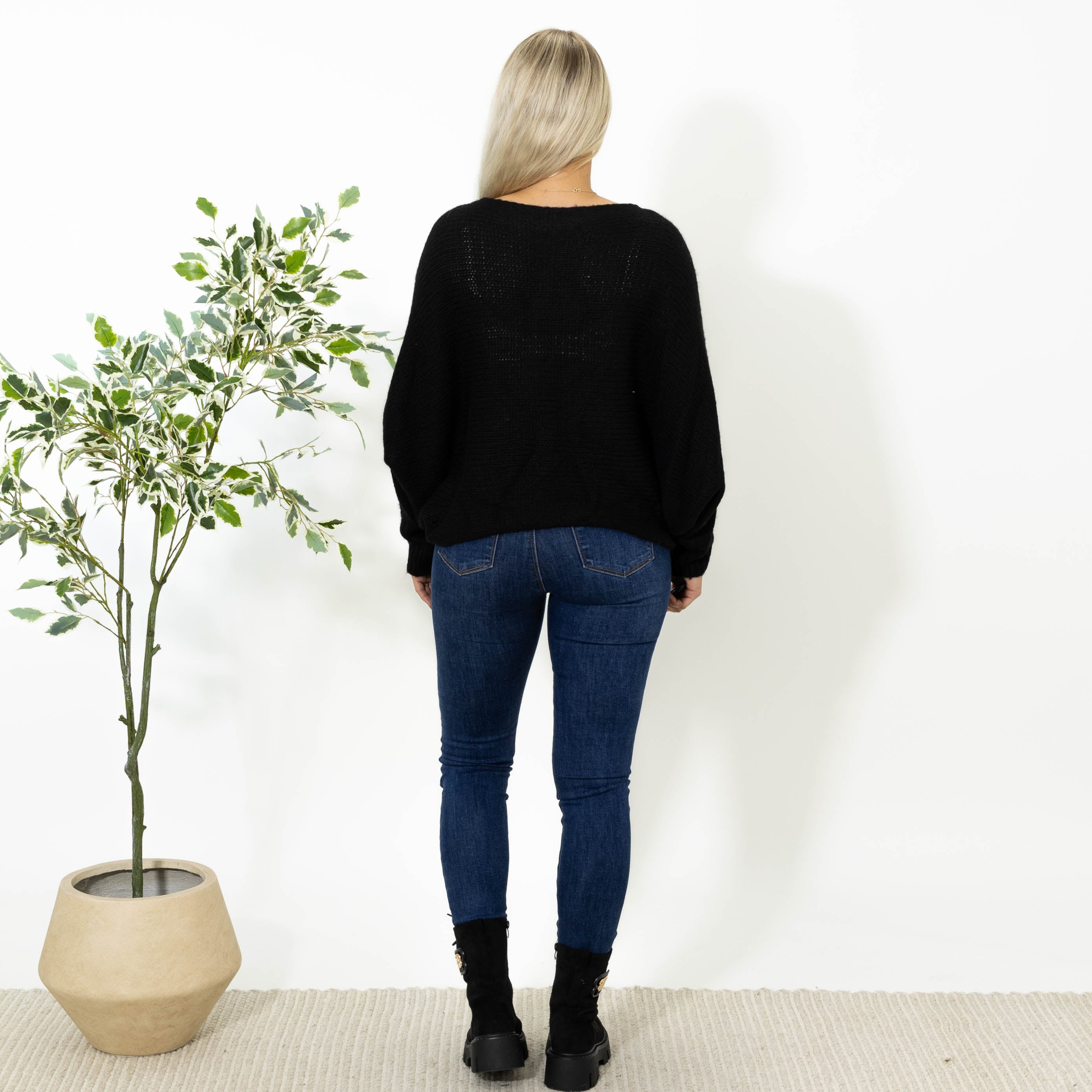 Antonia poncho, Sort