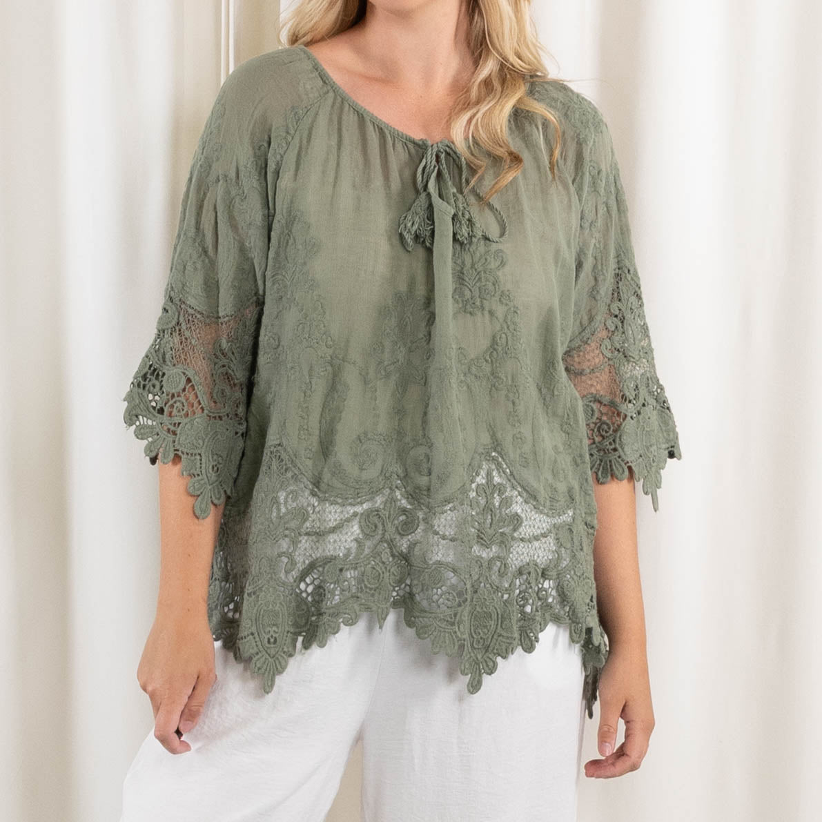 Gillian overdel, Khaki