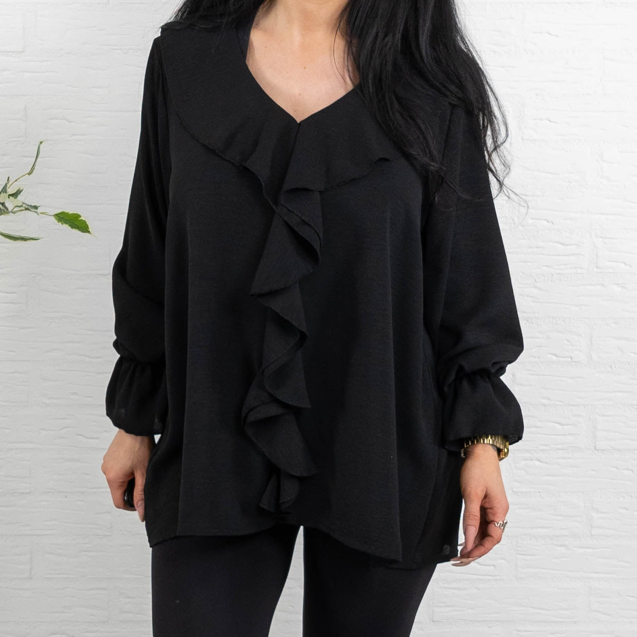 Charlise overdel, Sort