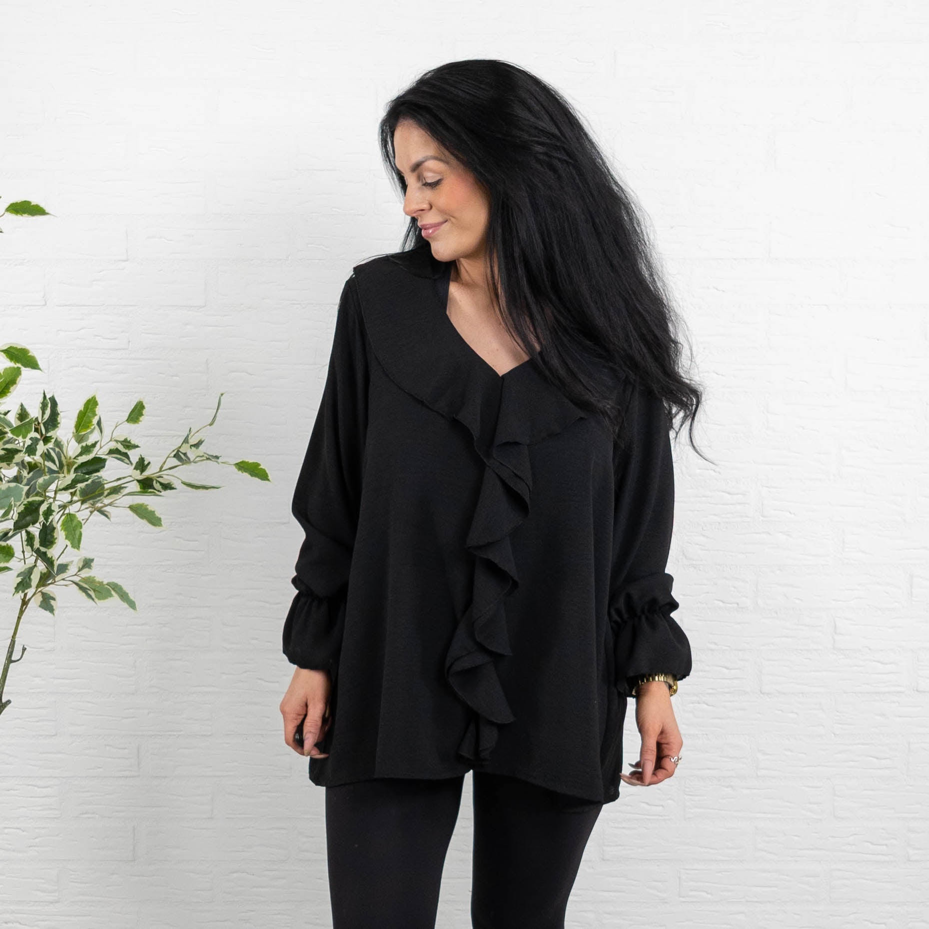 Charlise overdel, Sort