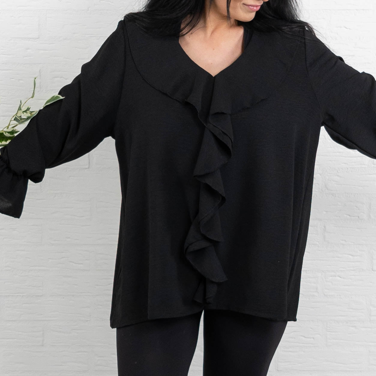 Charlise overdel, Sort