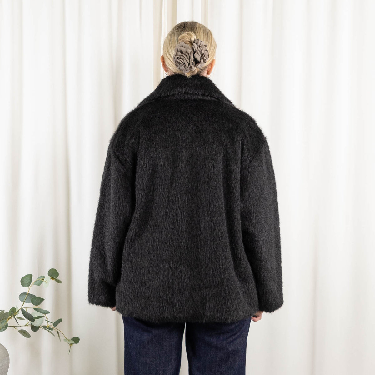 Sabine jakke, Sort