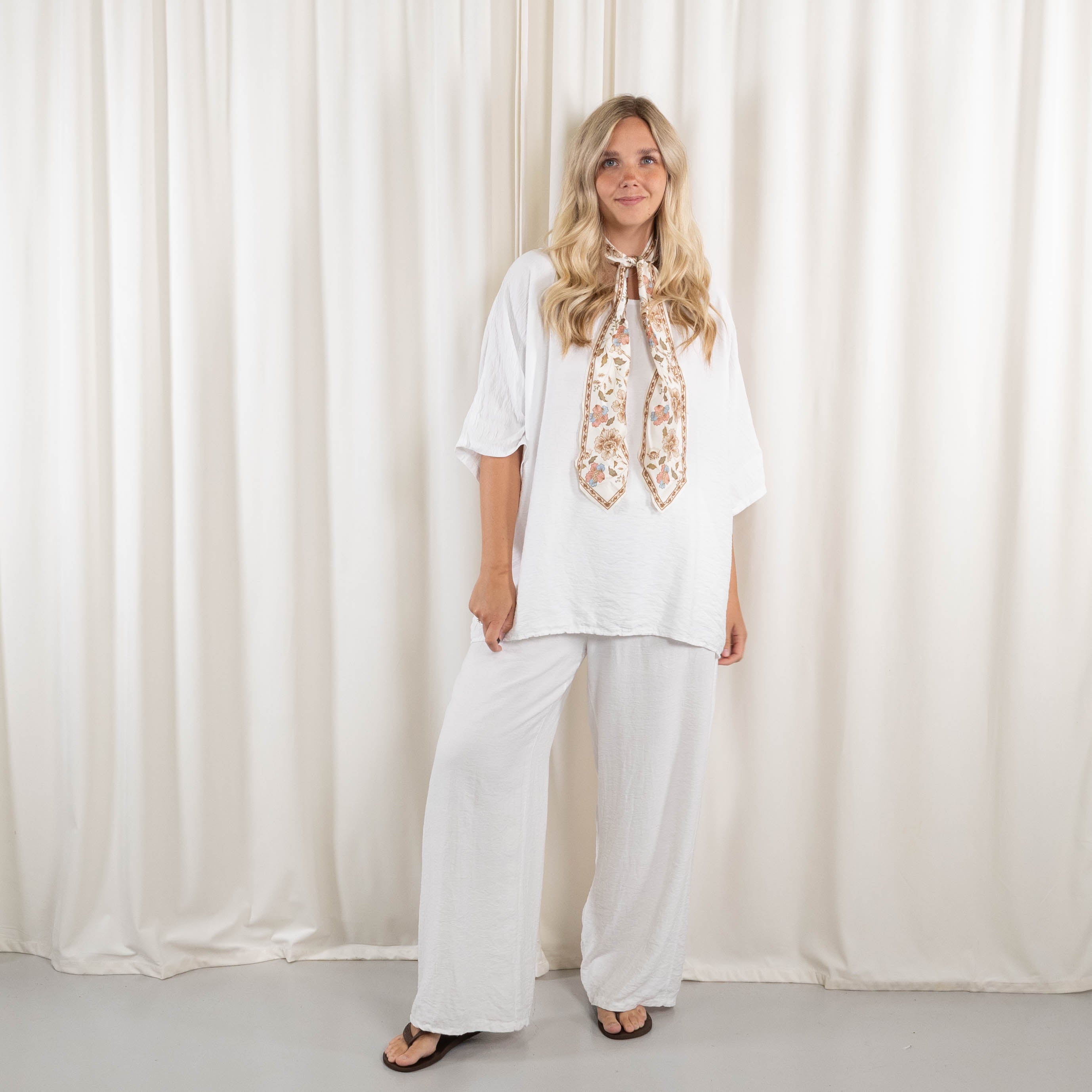 Augusta overdel, Hvid