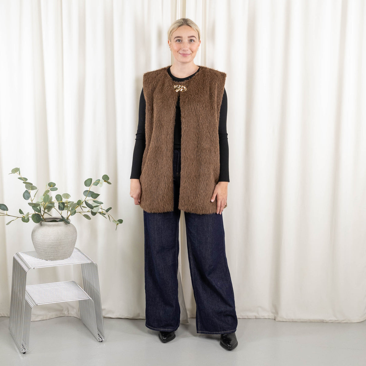 Lenora vest, Choko