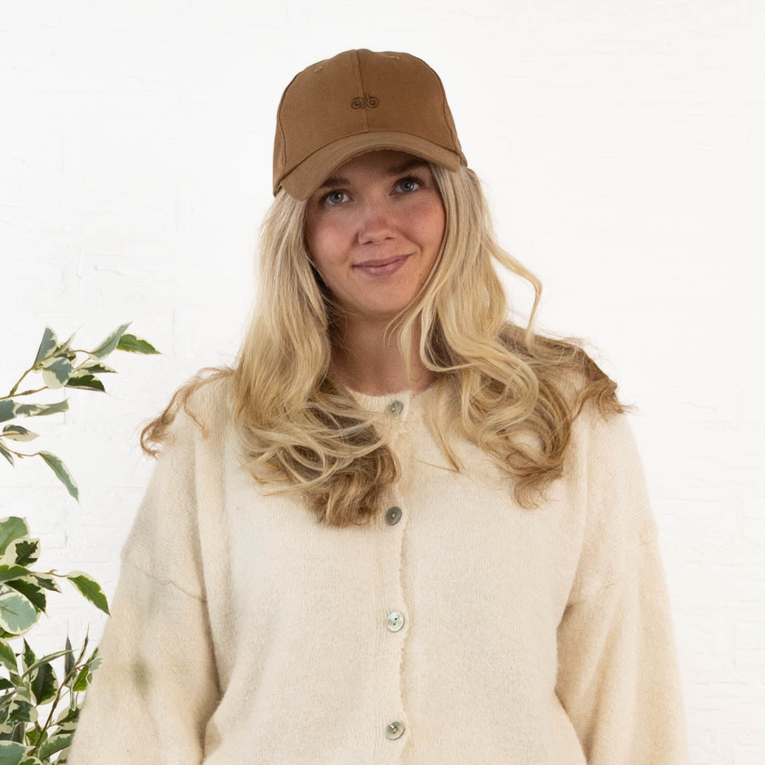 Nera cap, Camel