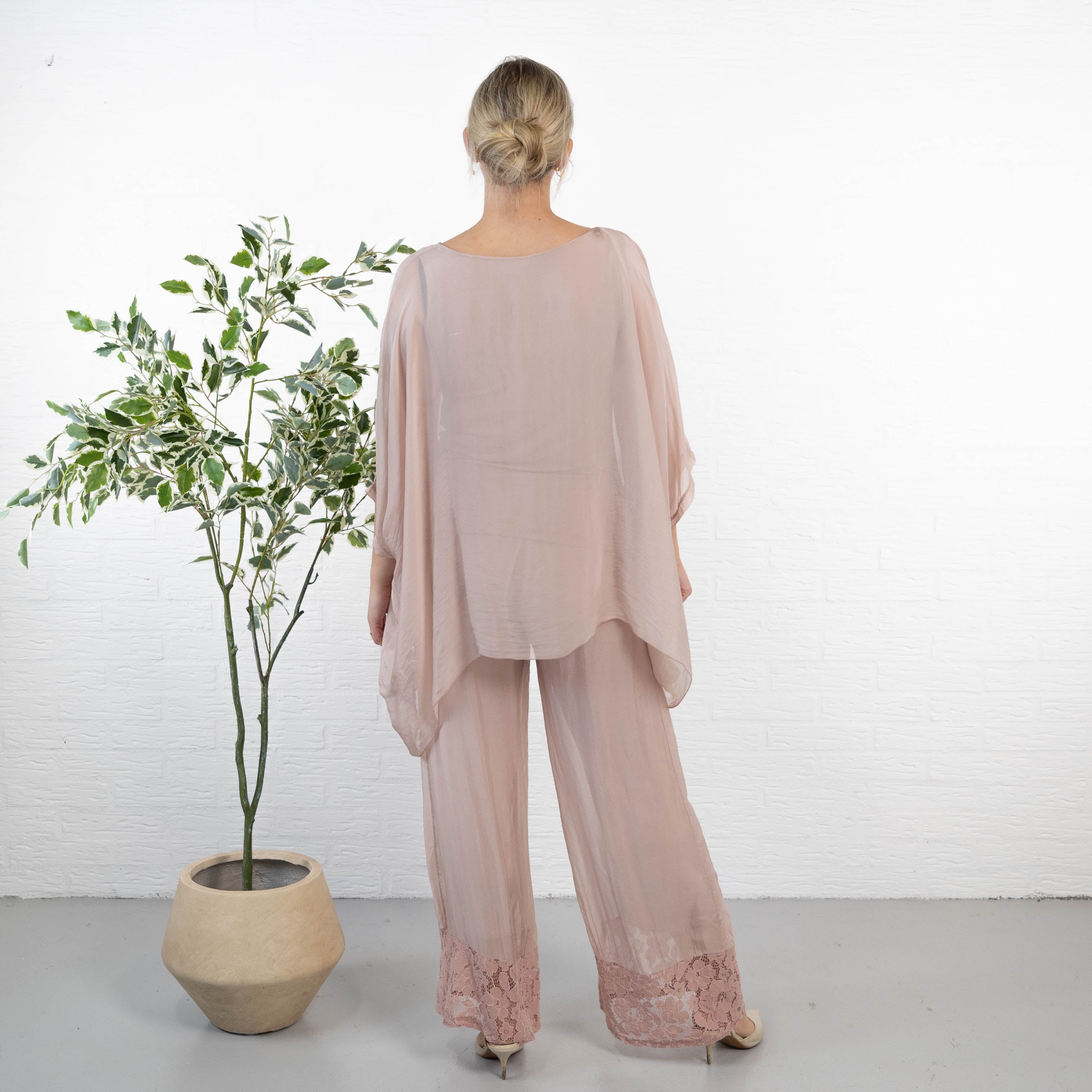Clara poncho, Rosa