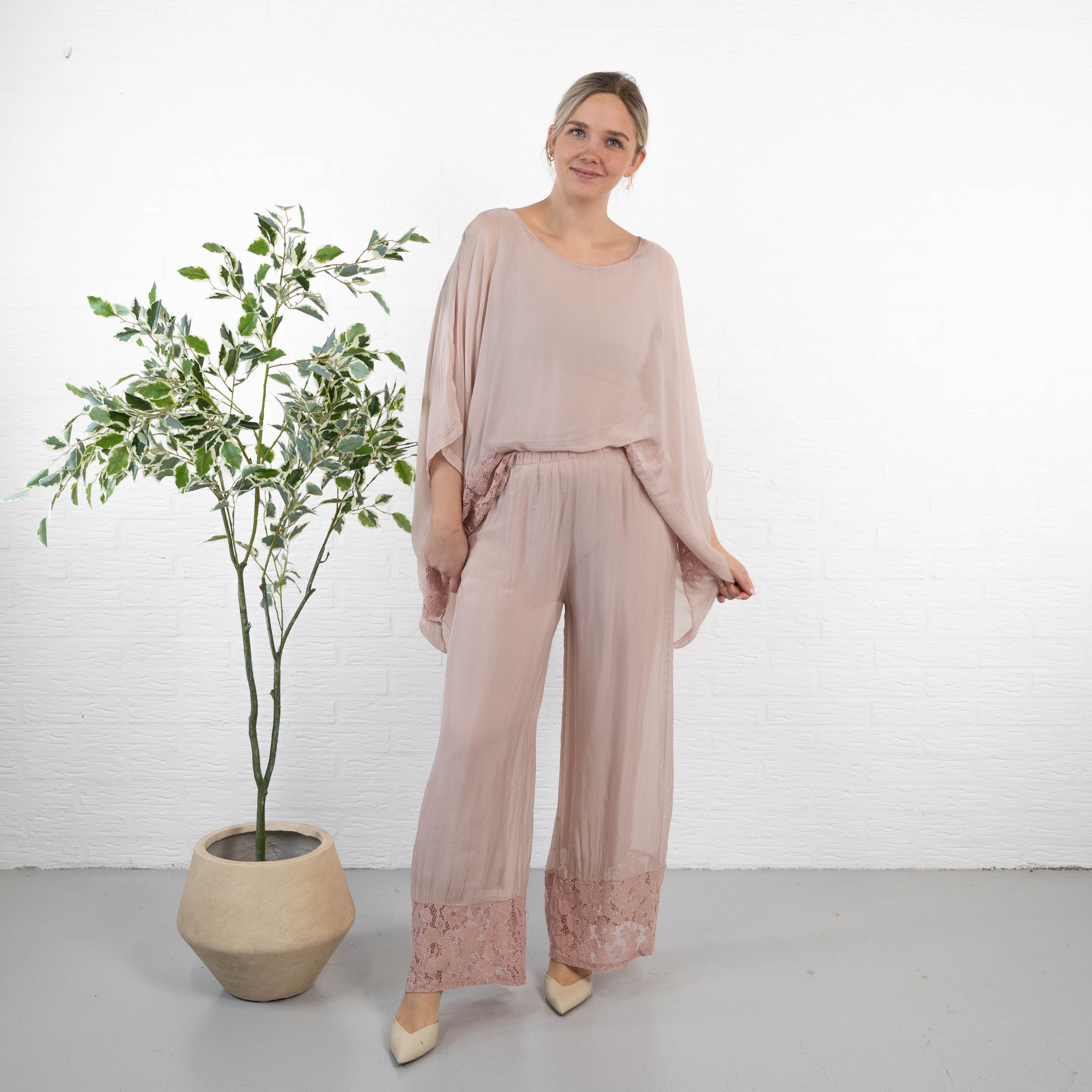 Bianca bukser, Rosa