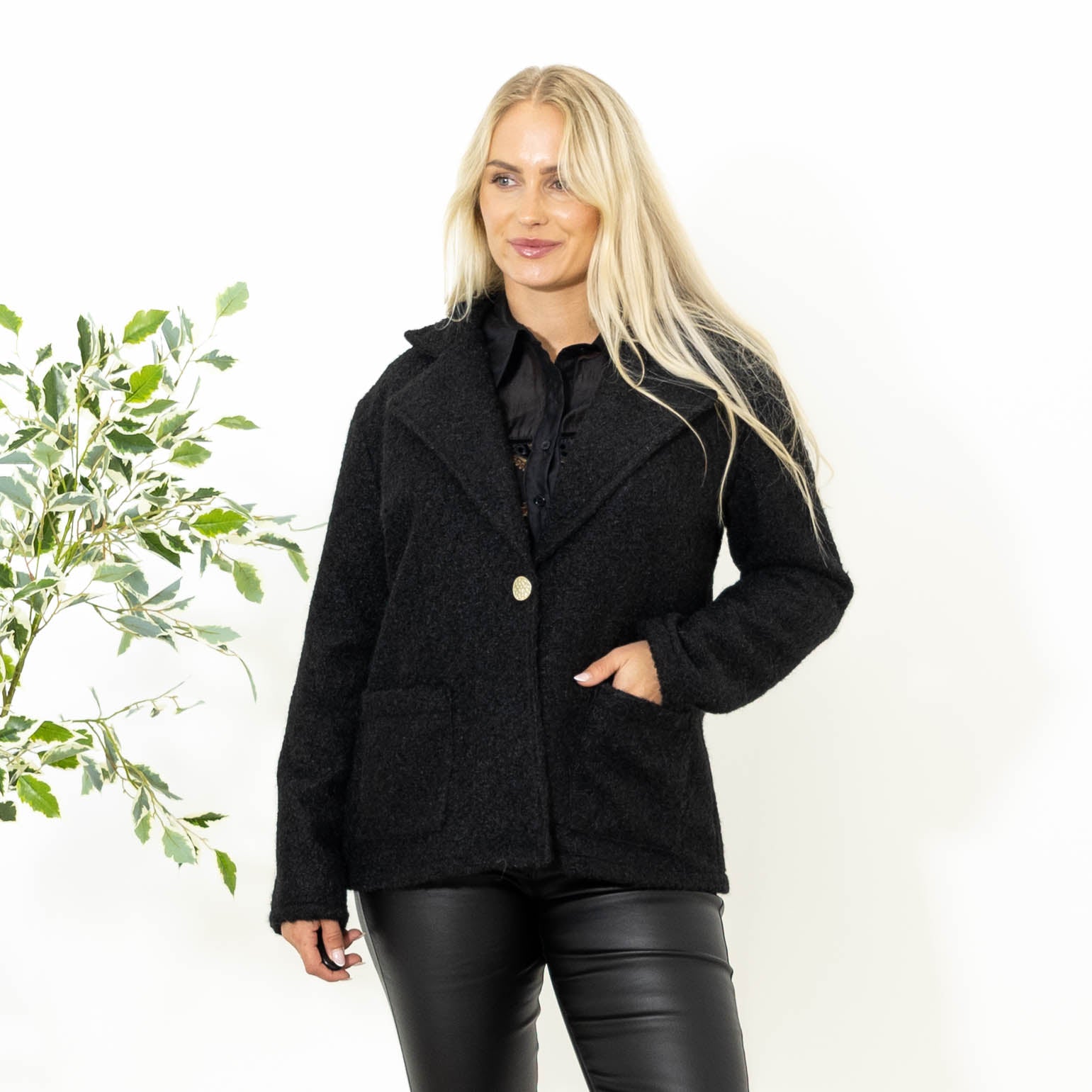 Johanne blazer, Sort