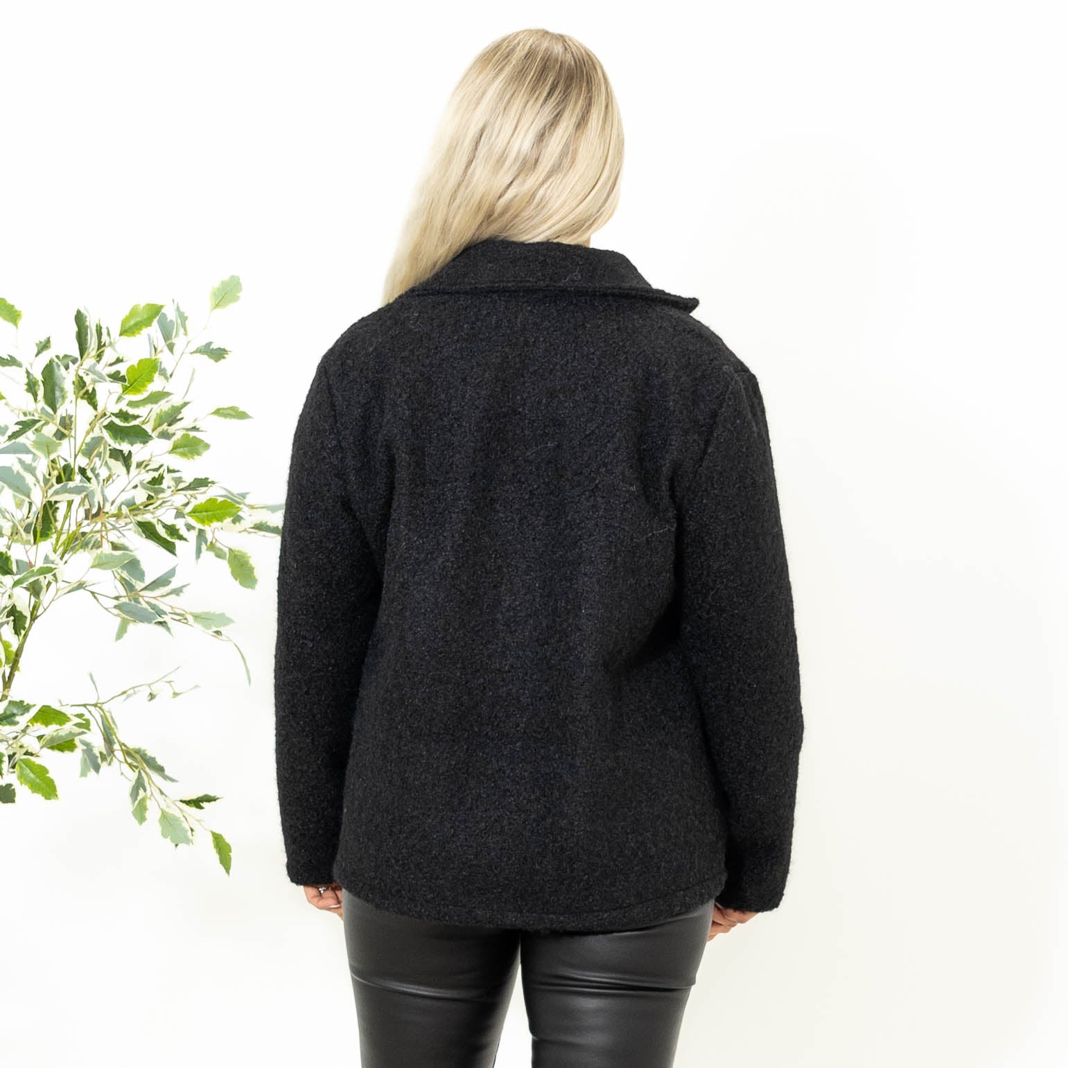 Johanne blazer, Sort