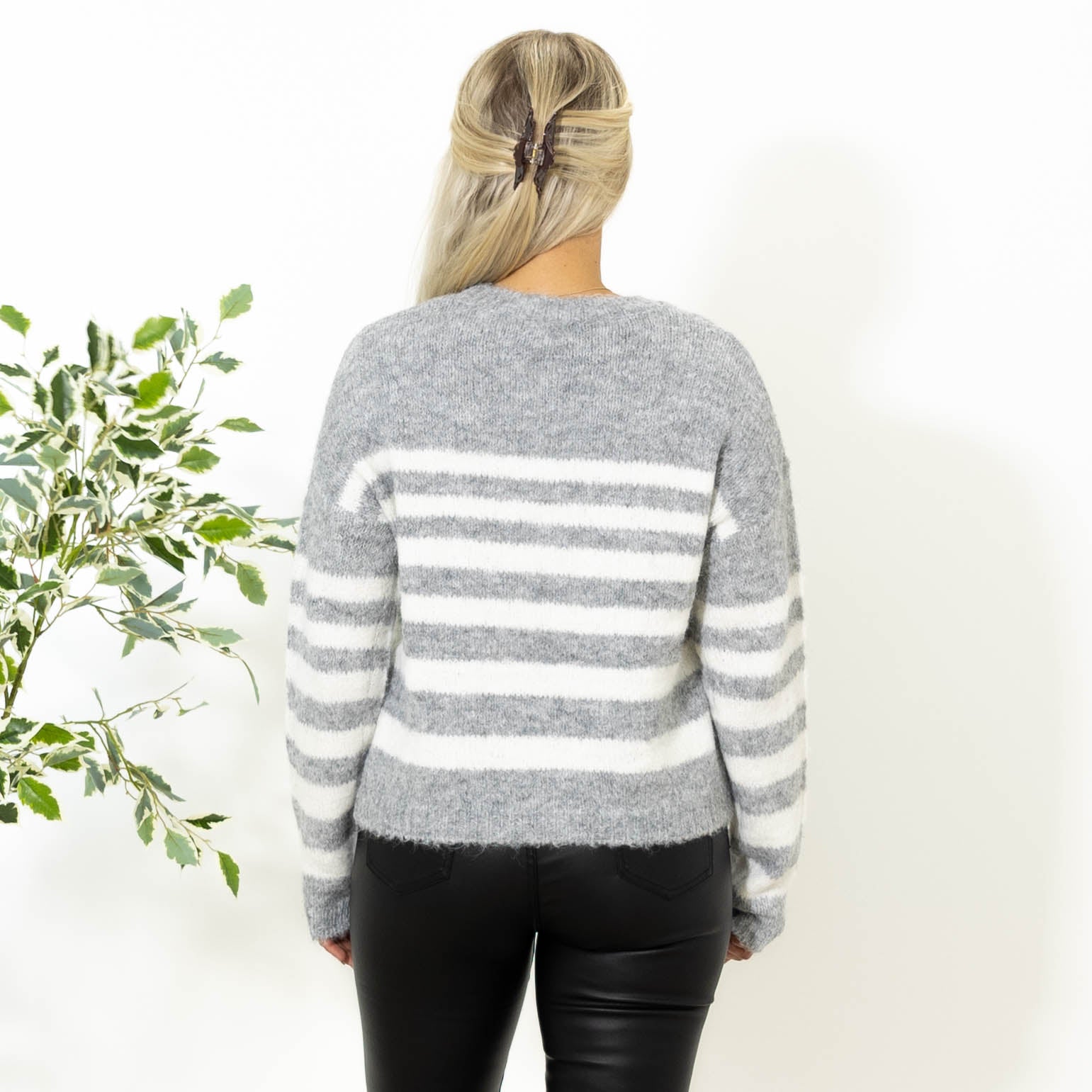 Flora stribet strik, Grå