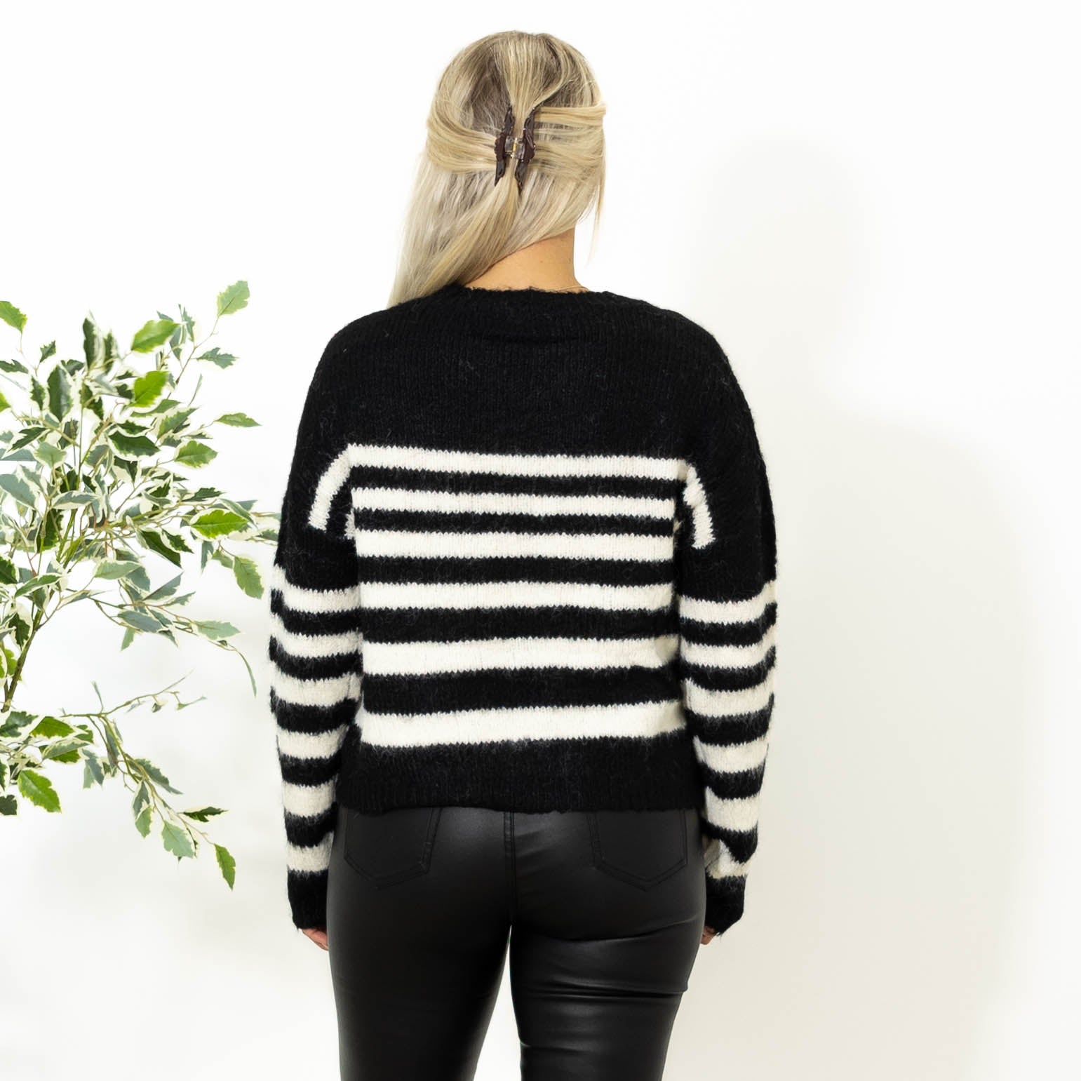 Flora stribet strik, Sort