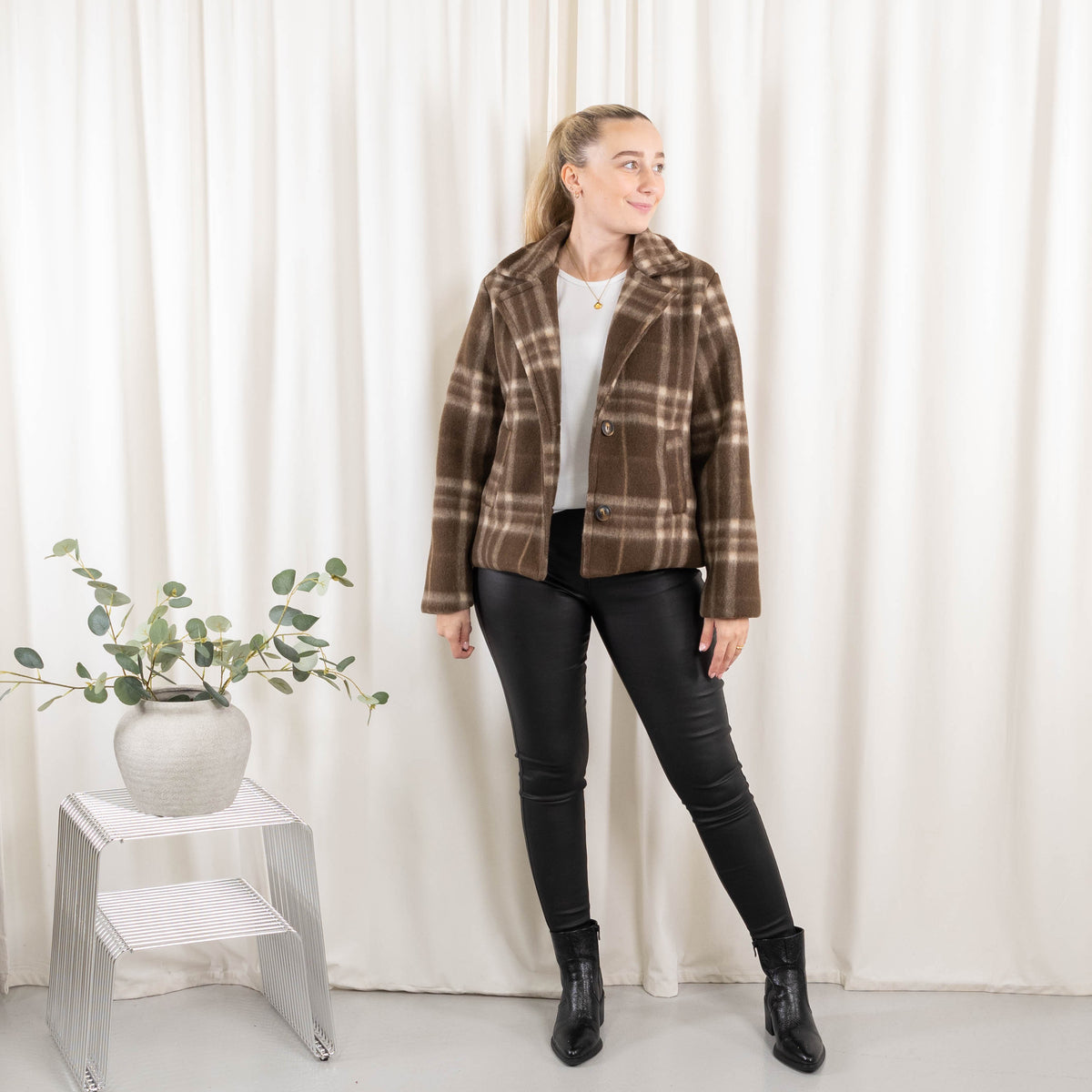 Megan uldblazer, Choko