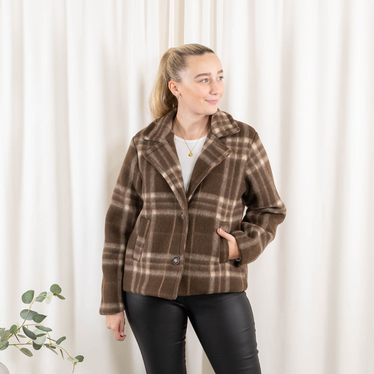 Megan uldblazer, Choko