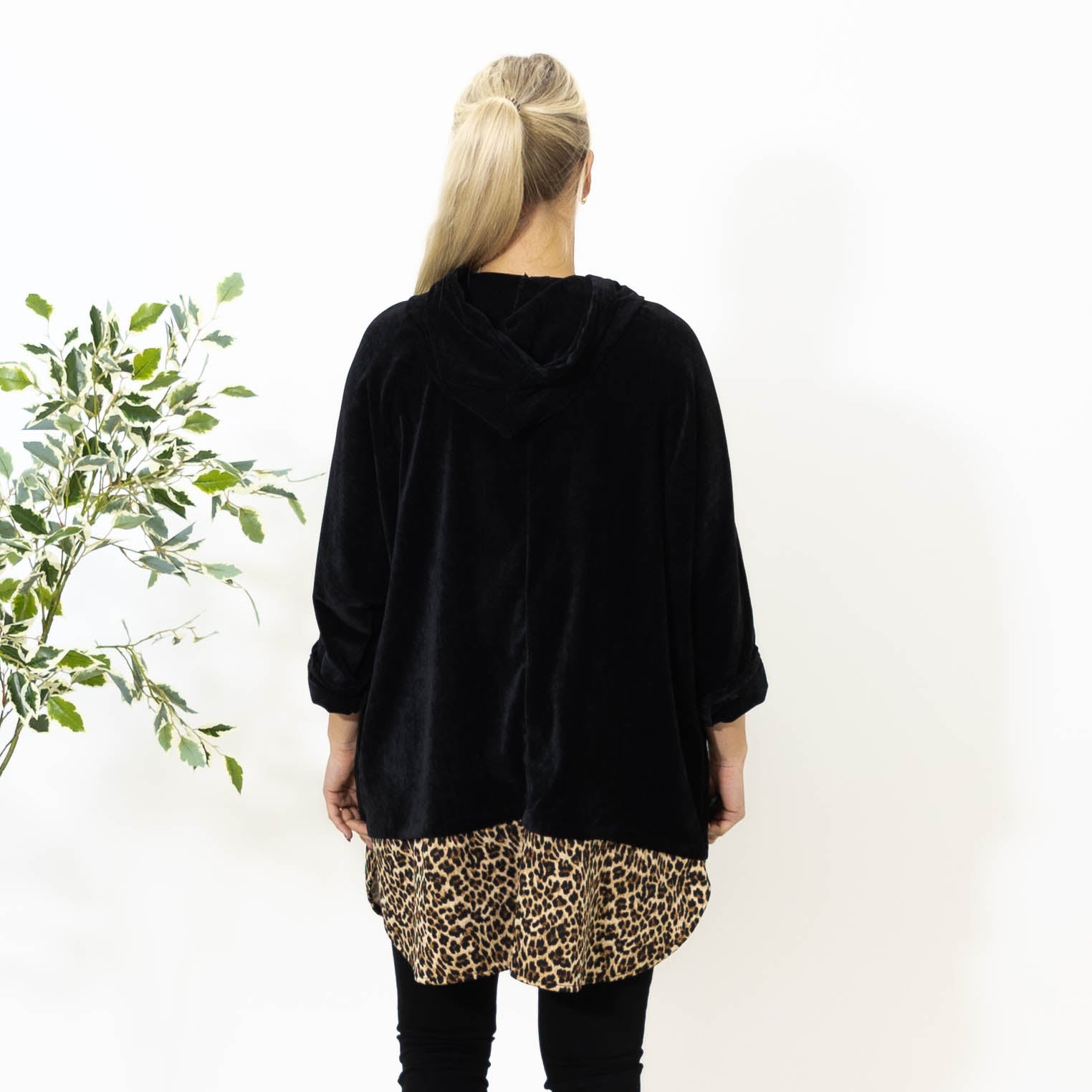 Tara leo hoodie, Sort