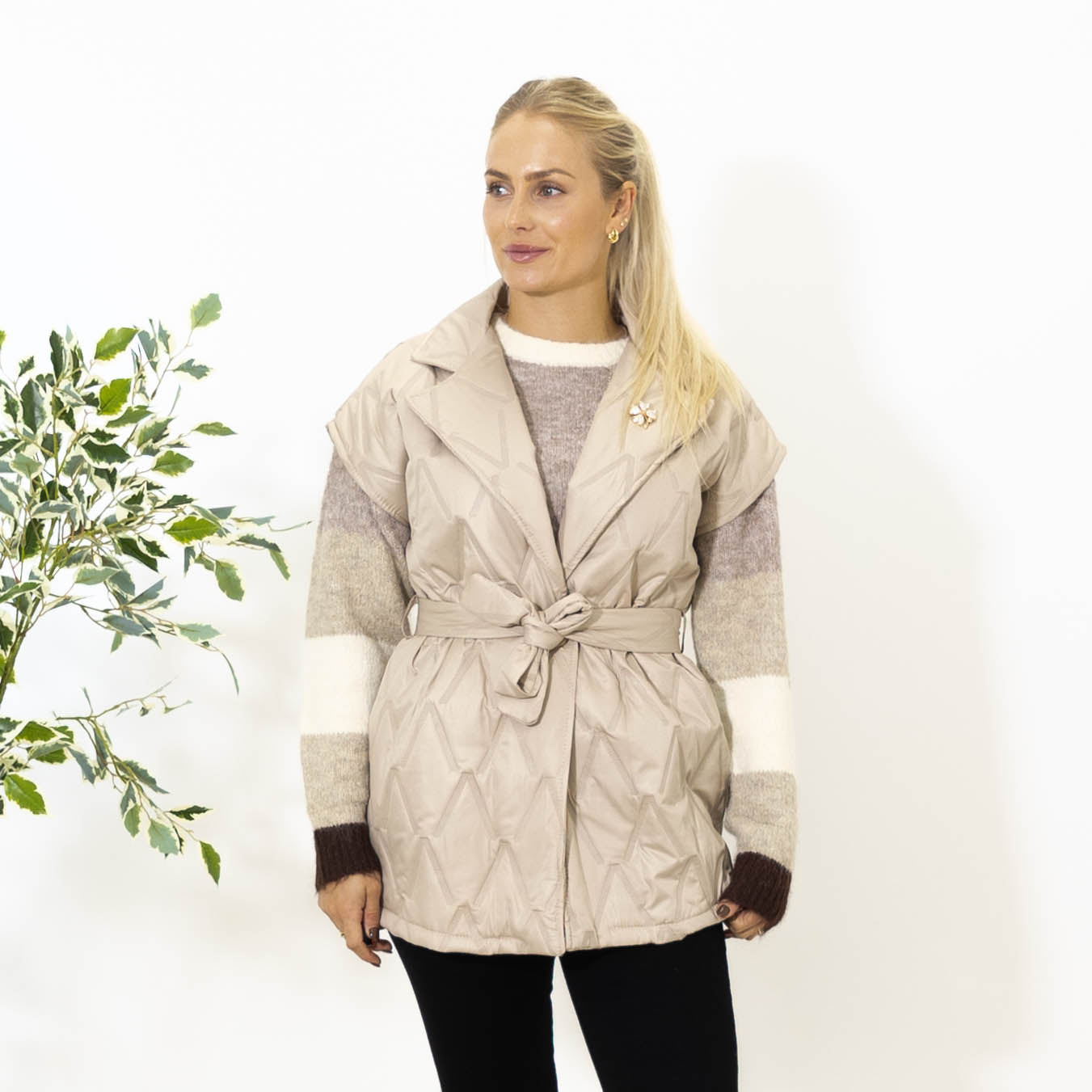 Gerda vest m. bælte, Beige
