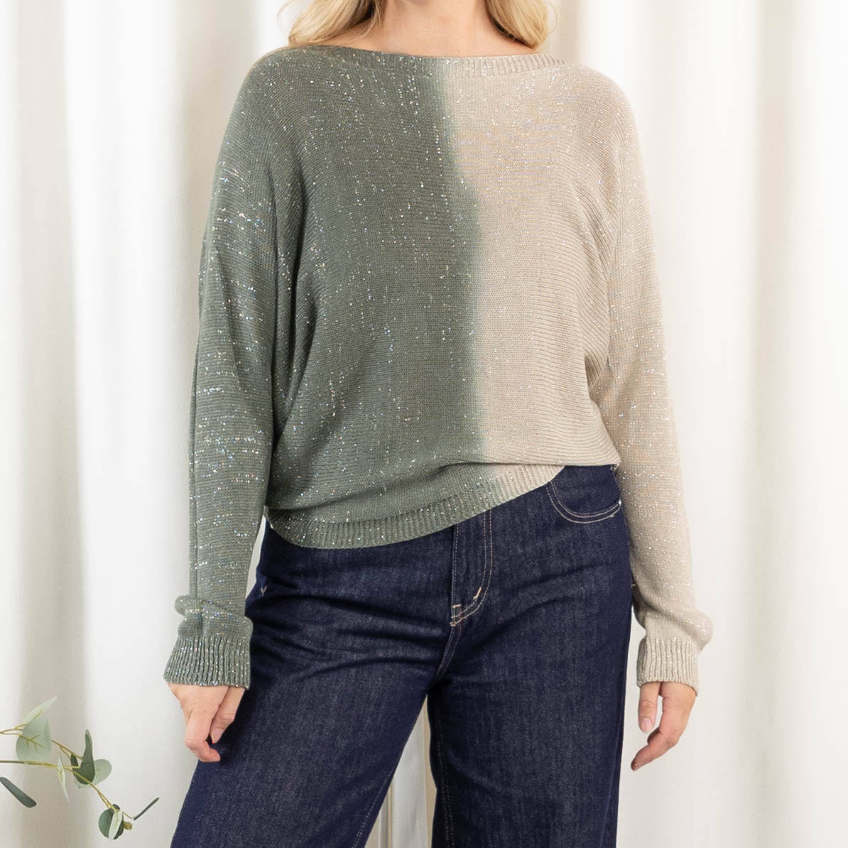Angela strik, Khaki