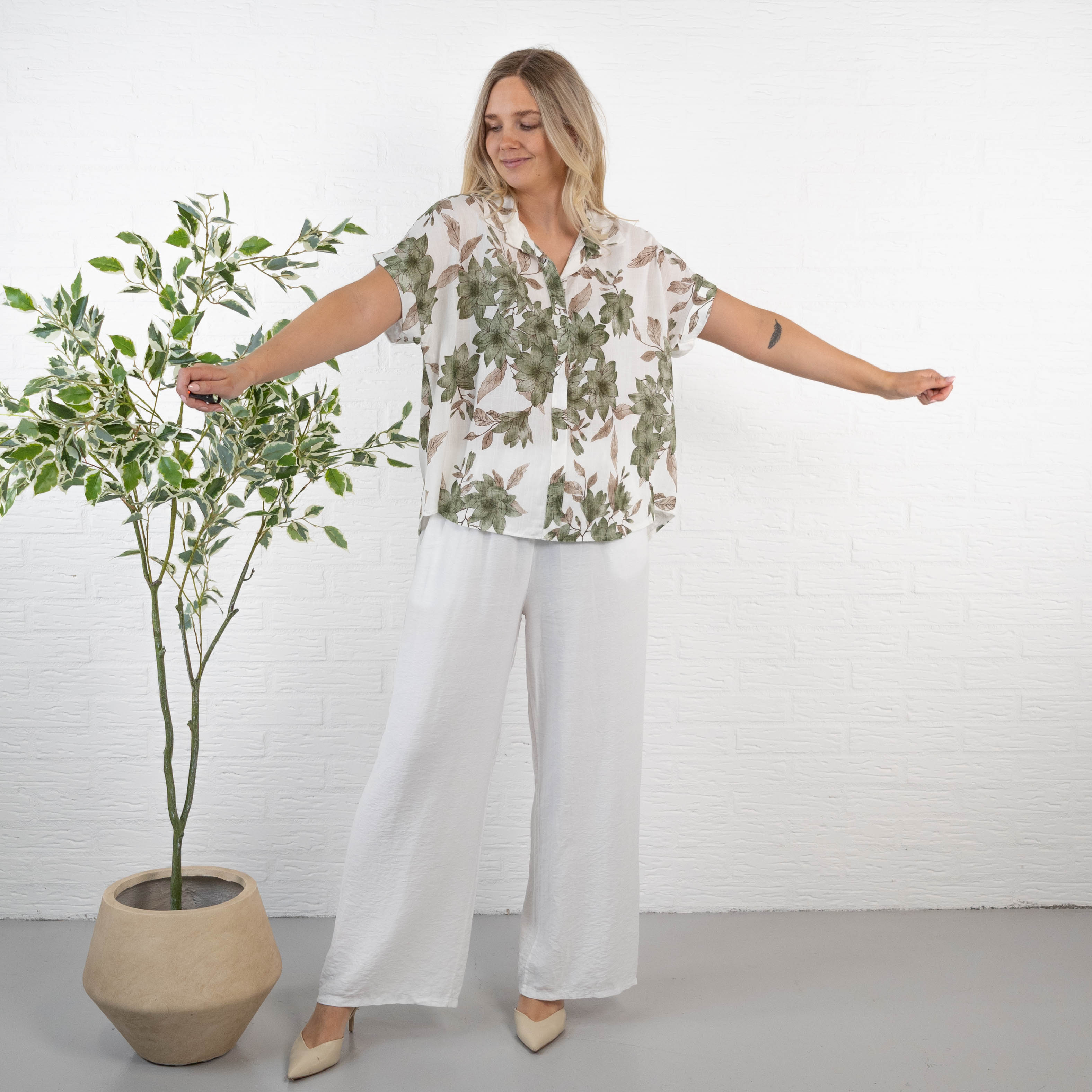 Dotty overdel, Khaki