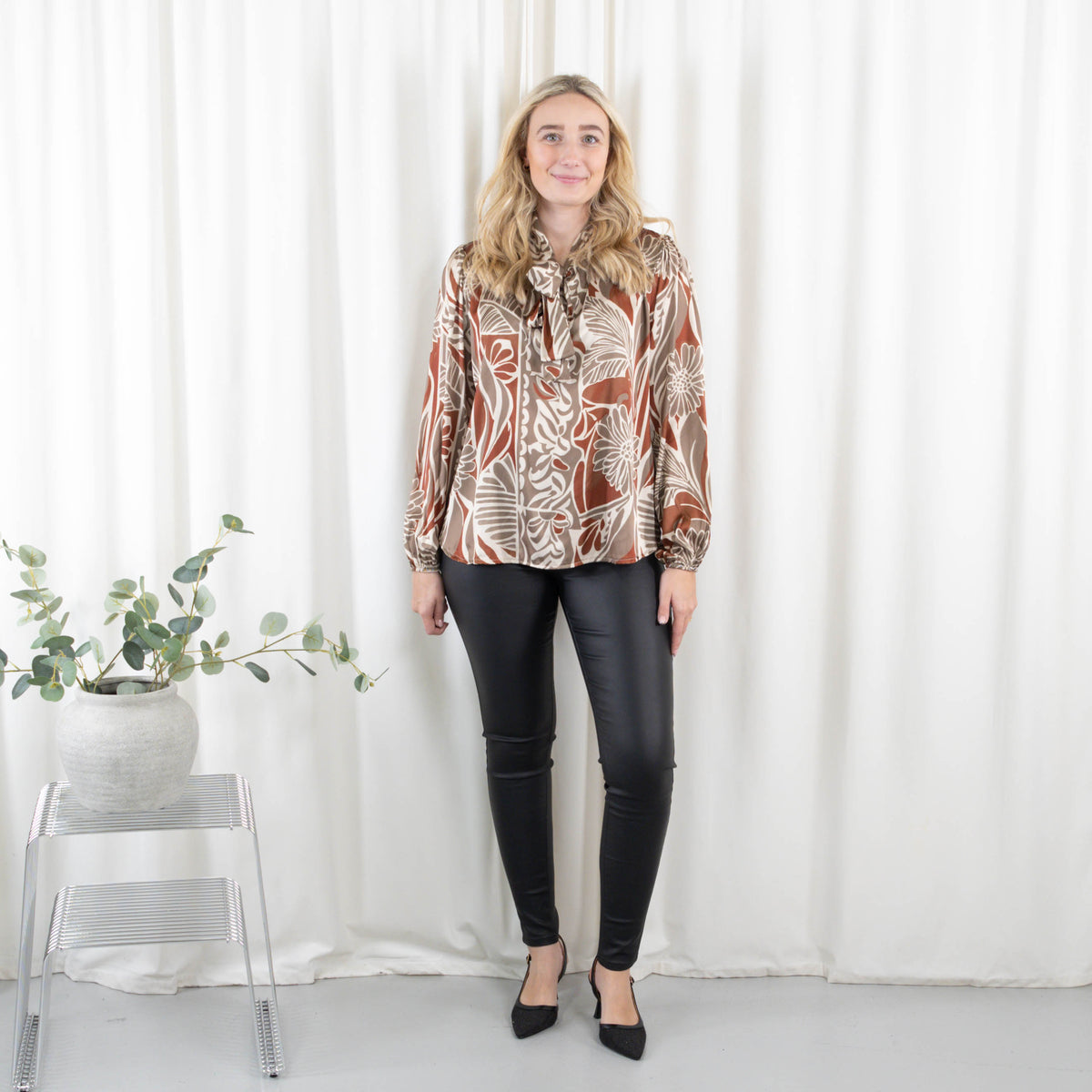 Fallon overdel, Taupe