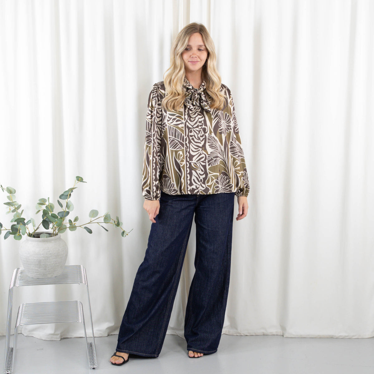 Fallon overdel, Khaki