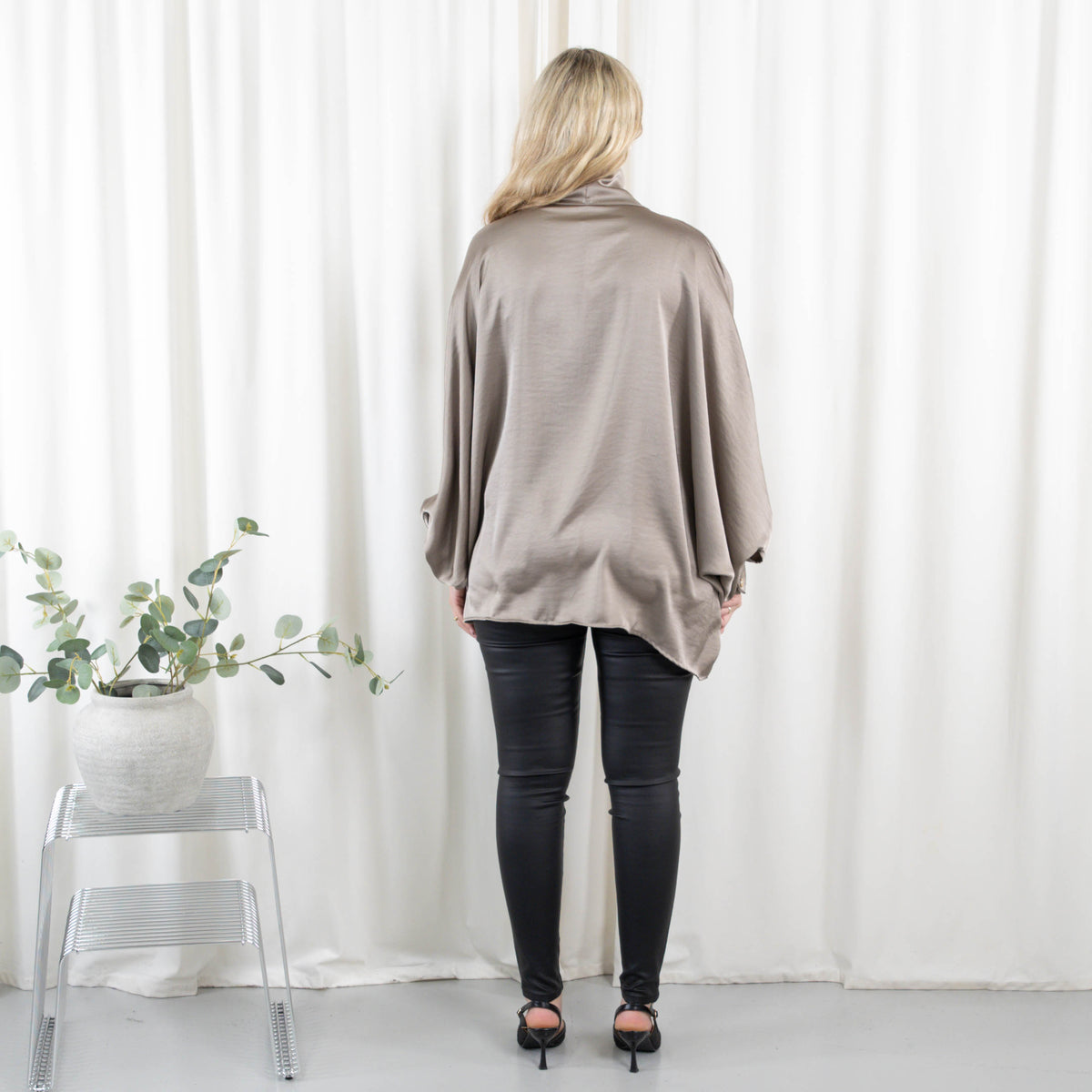 Mille overdel, Taupe