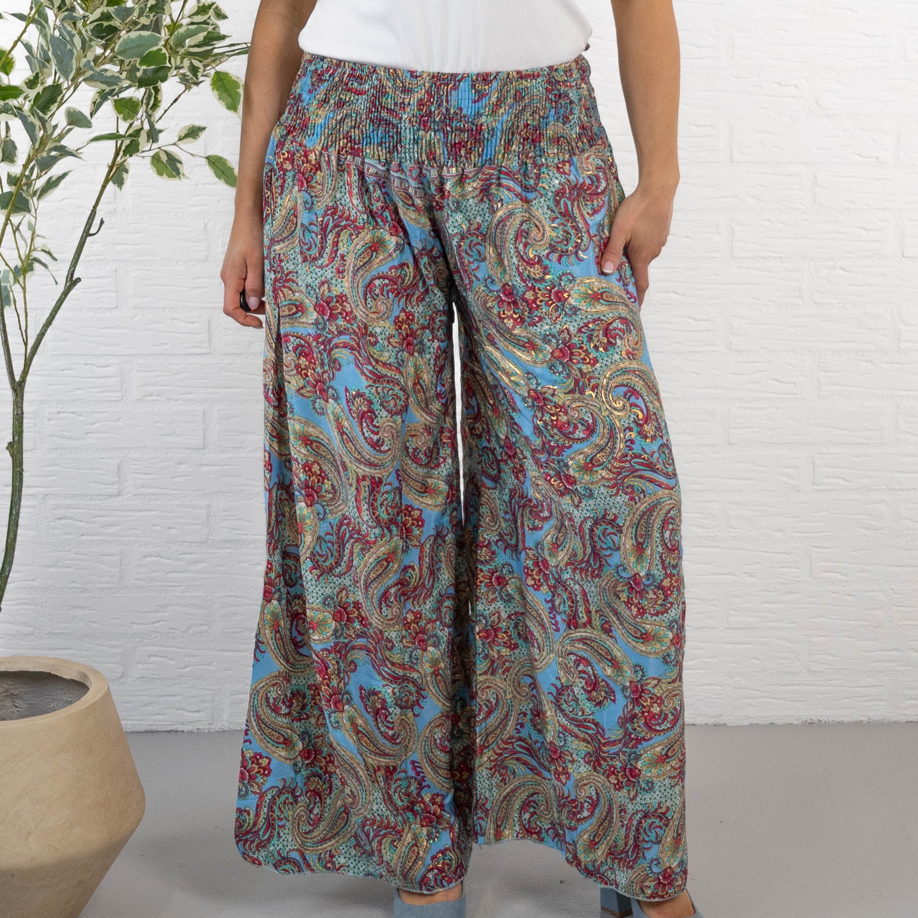 Julia bukser, Turkis