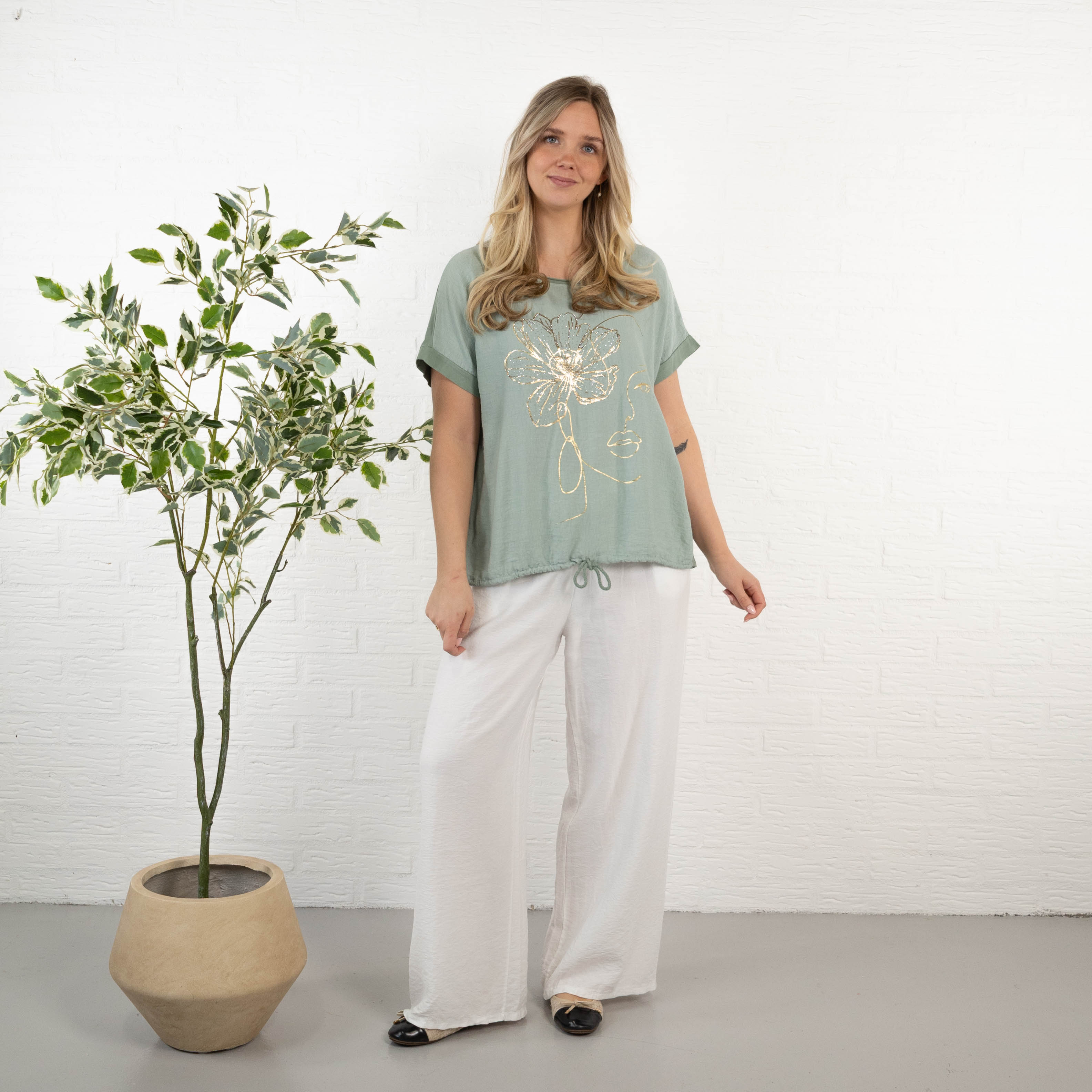 Eleanor overdel, Khaki