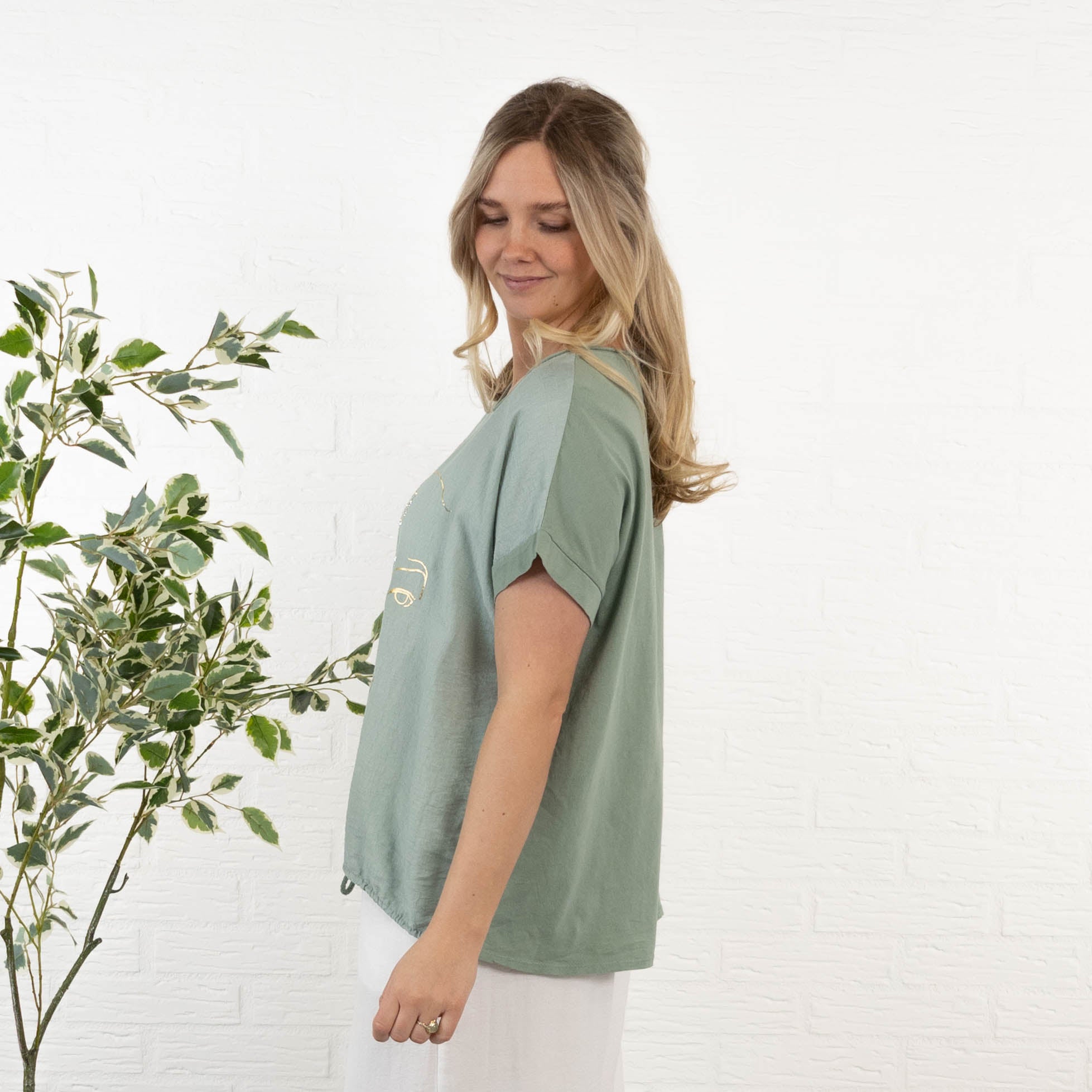 Eleanor overdel, Khaki