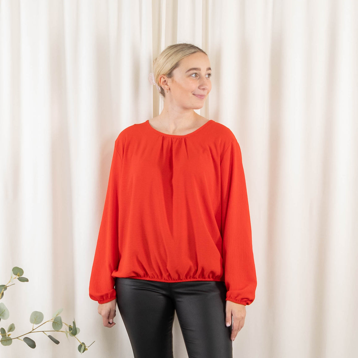 Katrin overdel, Rød