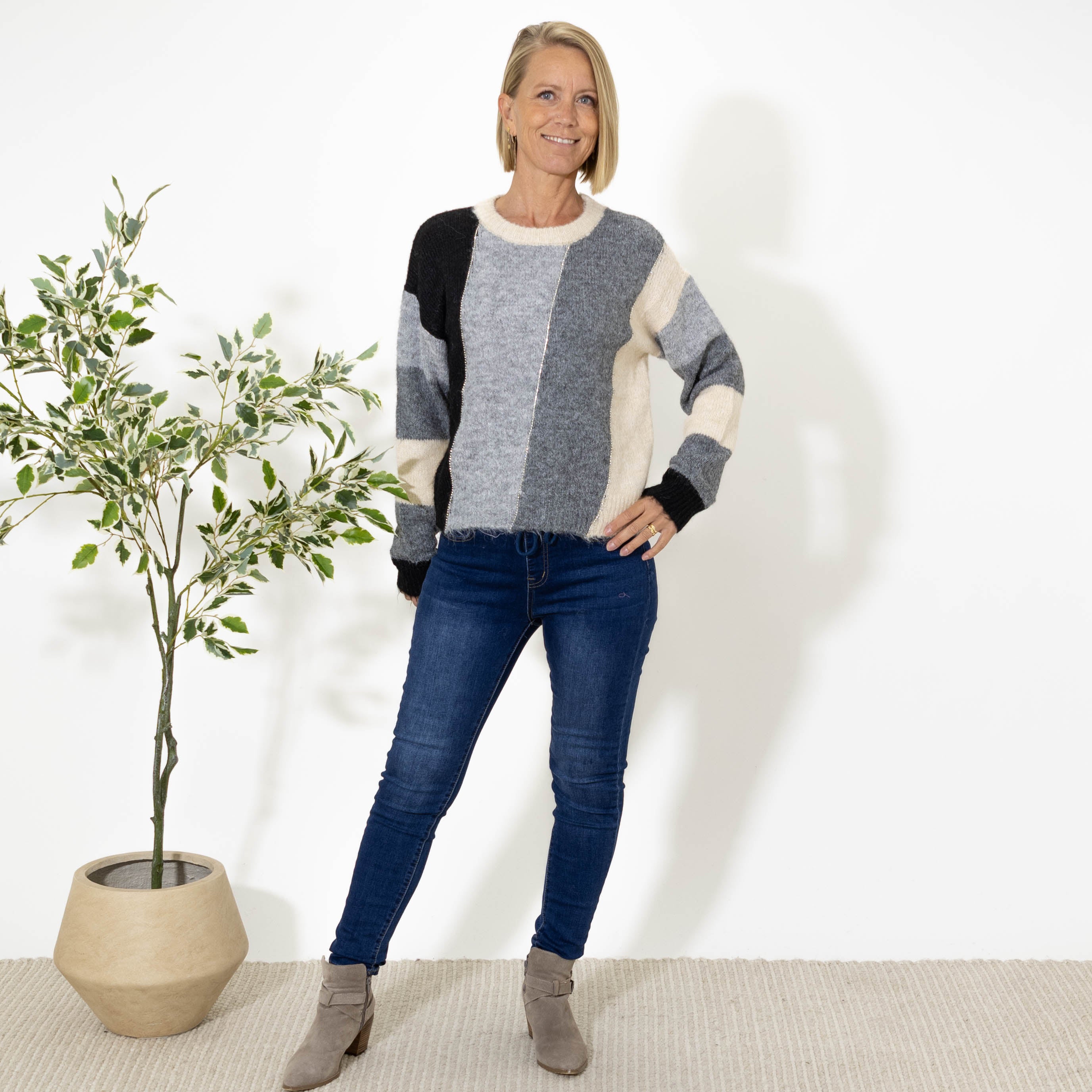 Tove kort stribet strik, Grå