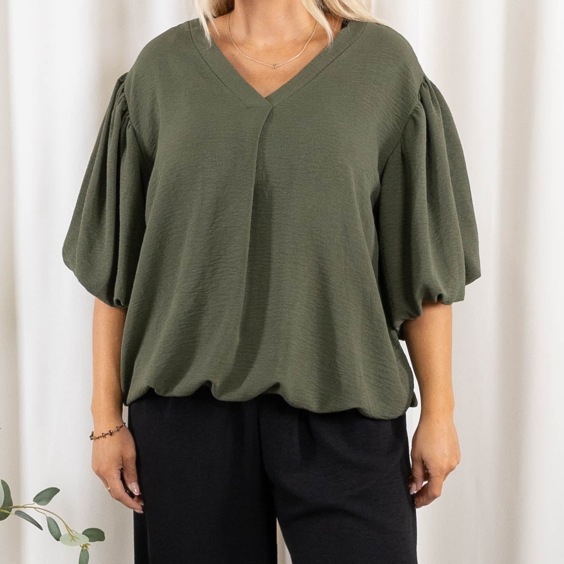 Samantha overdel, Khaki