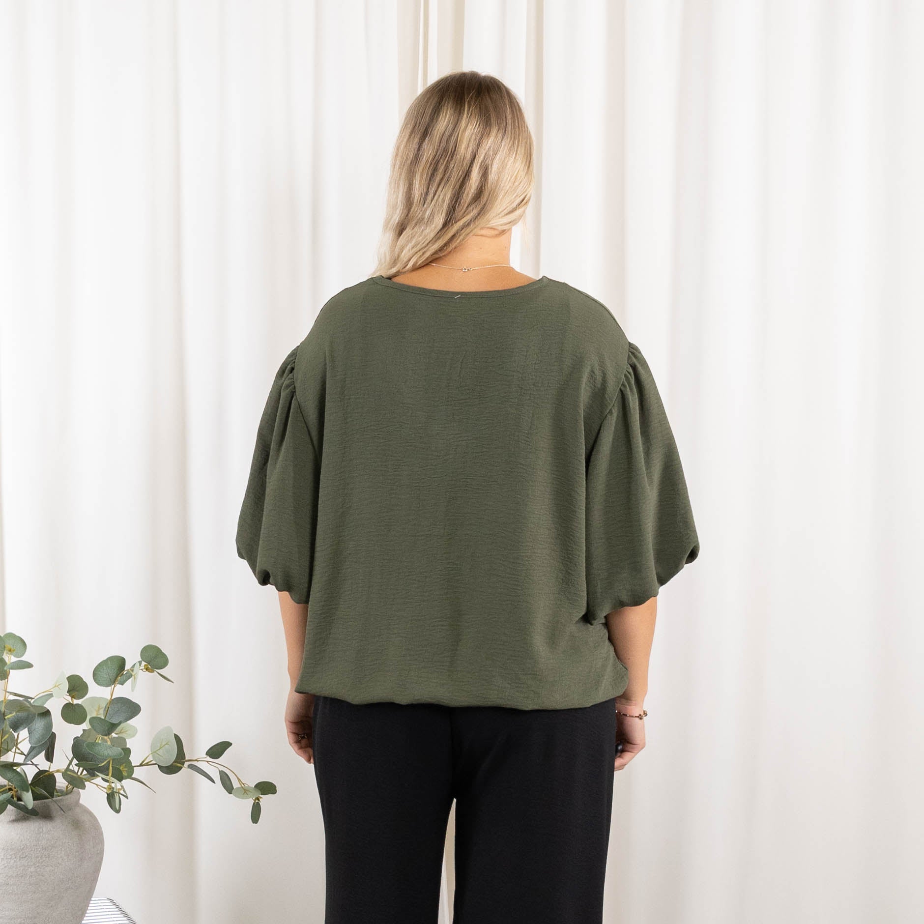Samantha overdel, Khaki