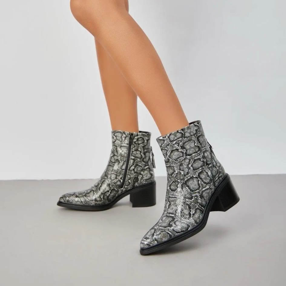 Dagmar slangeskinds støvle, Grå