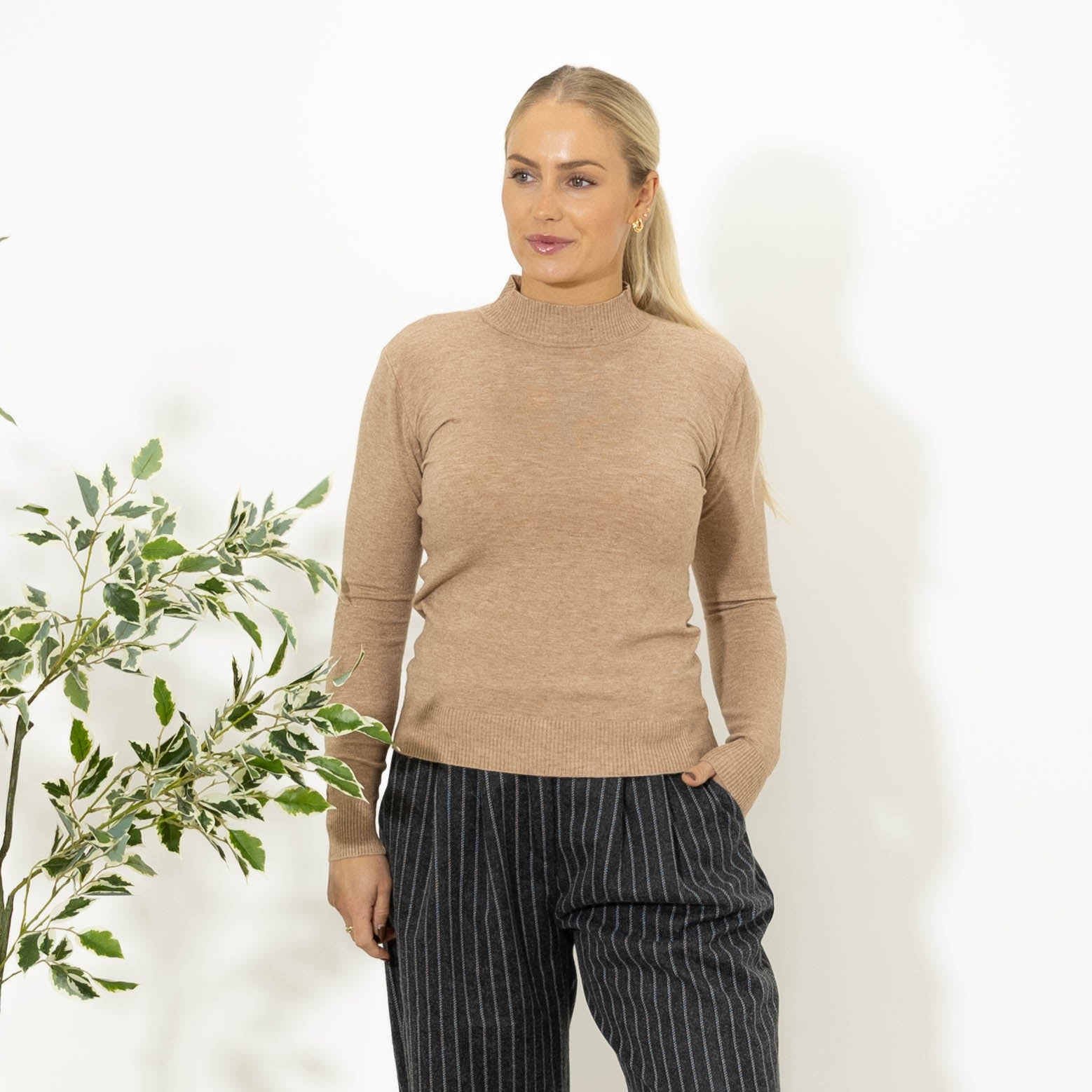 Elisa strik m. turtleneck, Camel