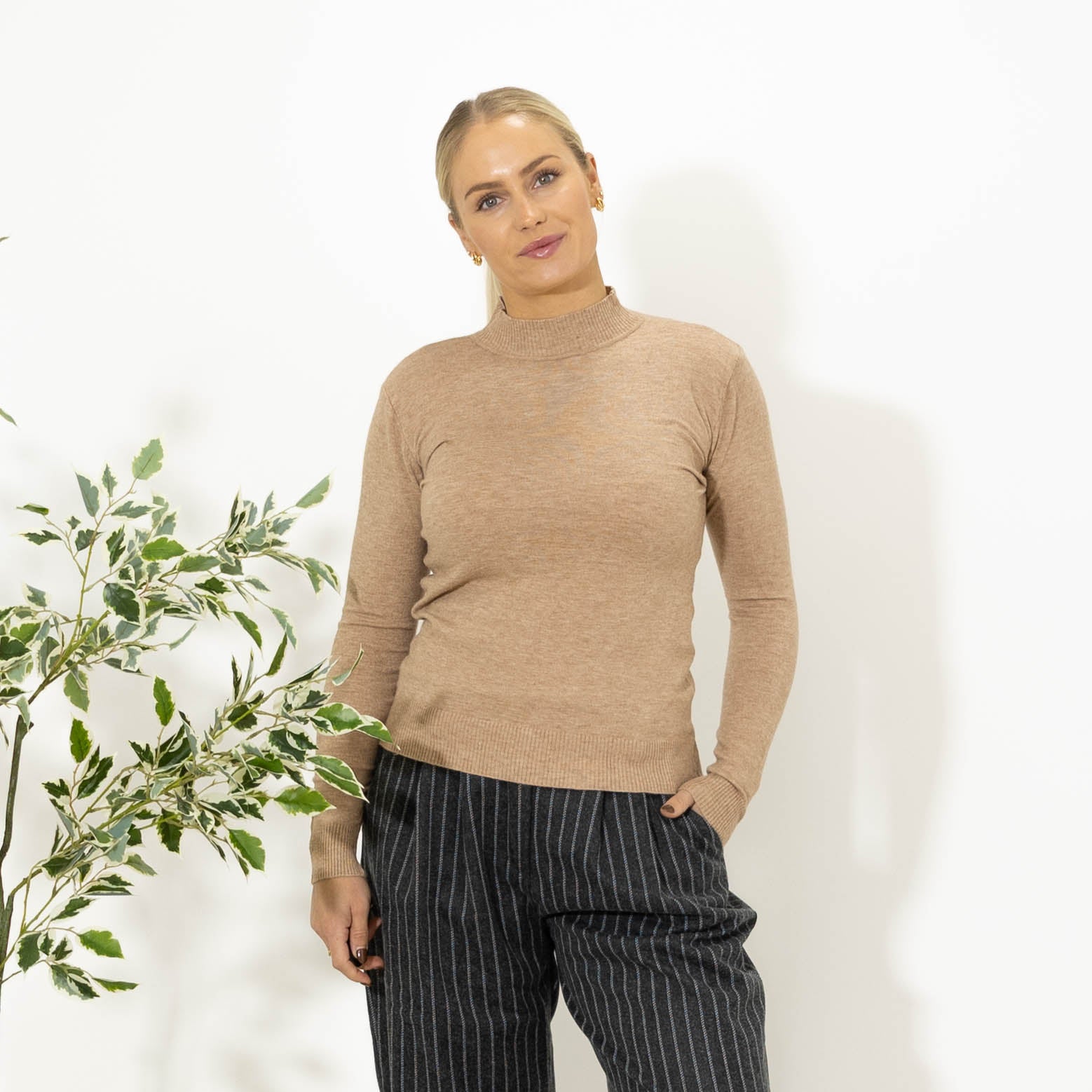 Elisa strik m. turtleneck, Camel