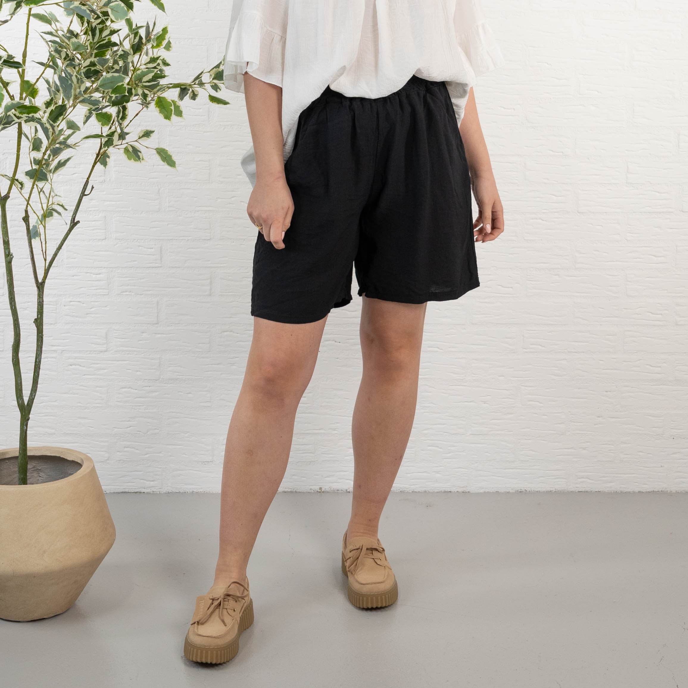 Martha shorts, Sort