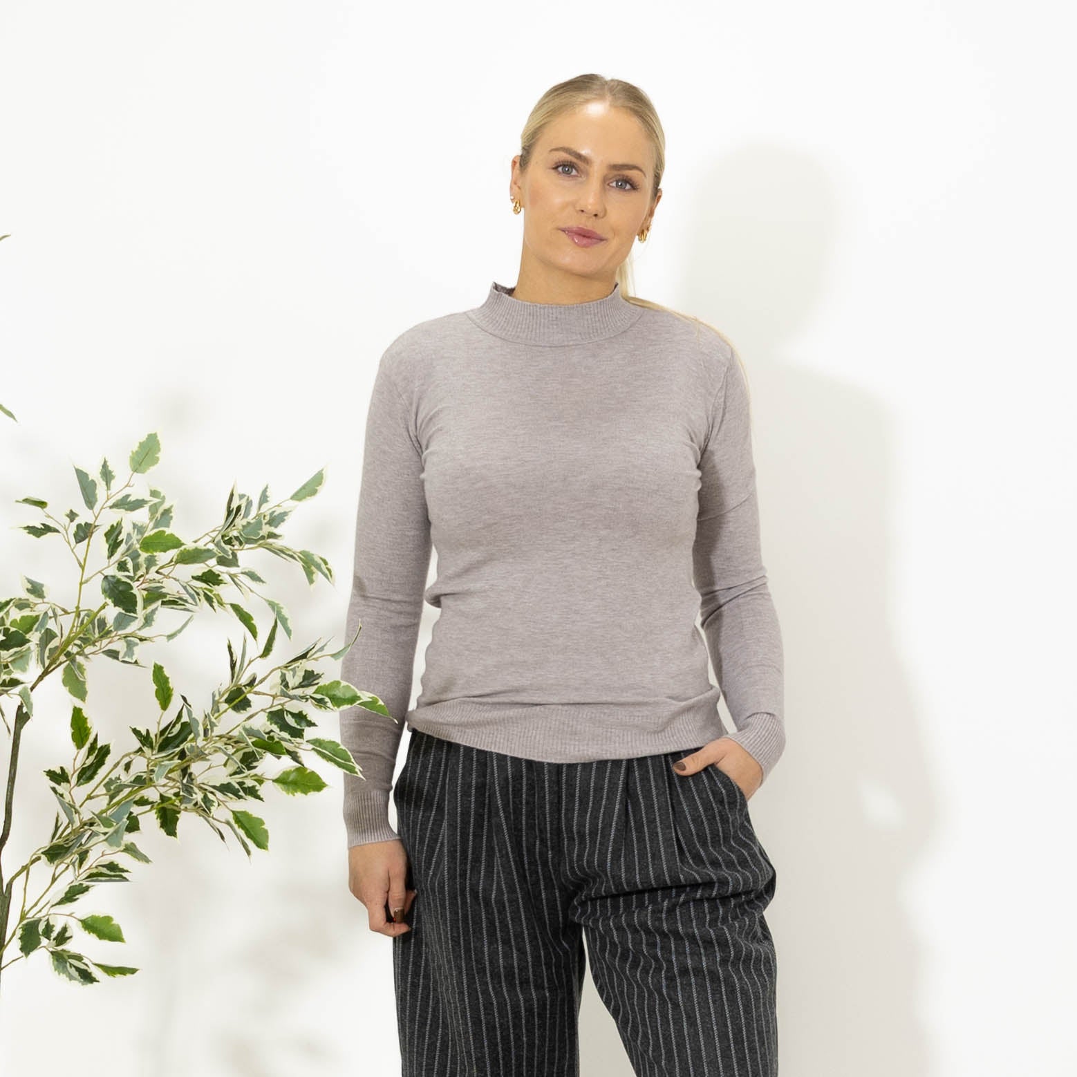 Elisa strik m. turtleneck, Taupe