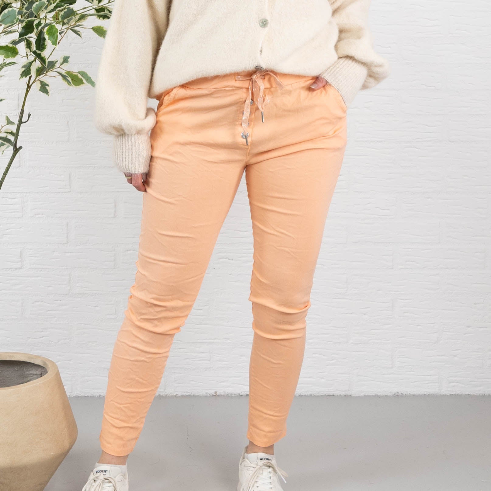 Holly bukser, Fersken